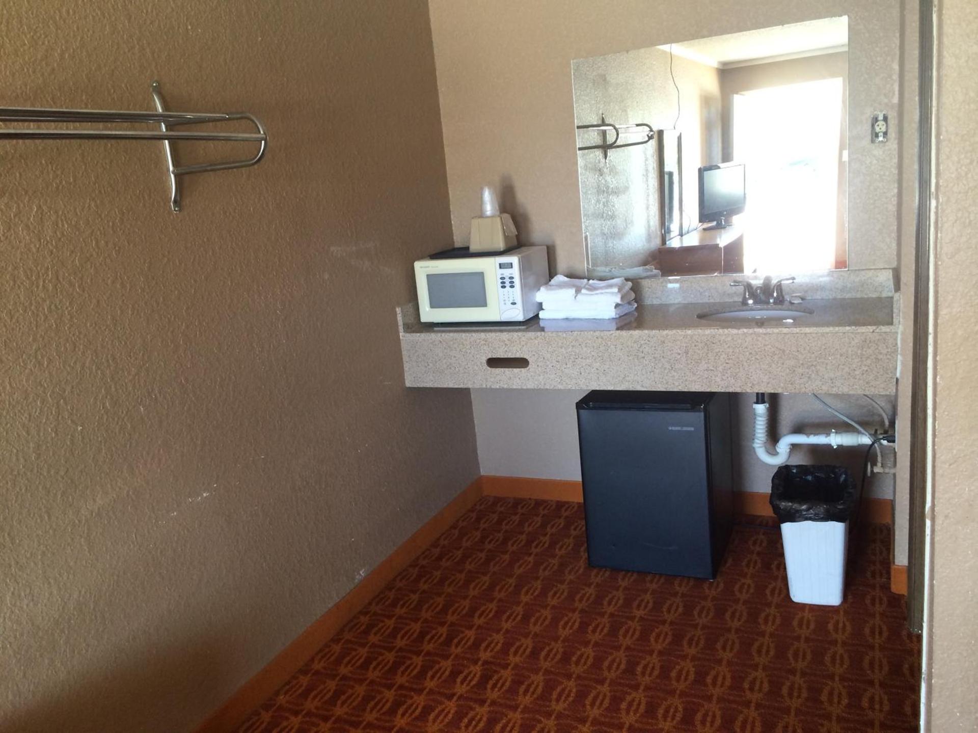 Lake Shore Motel photo 20