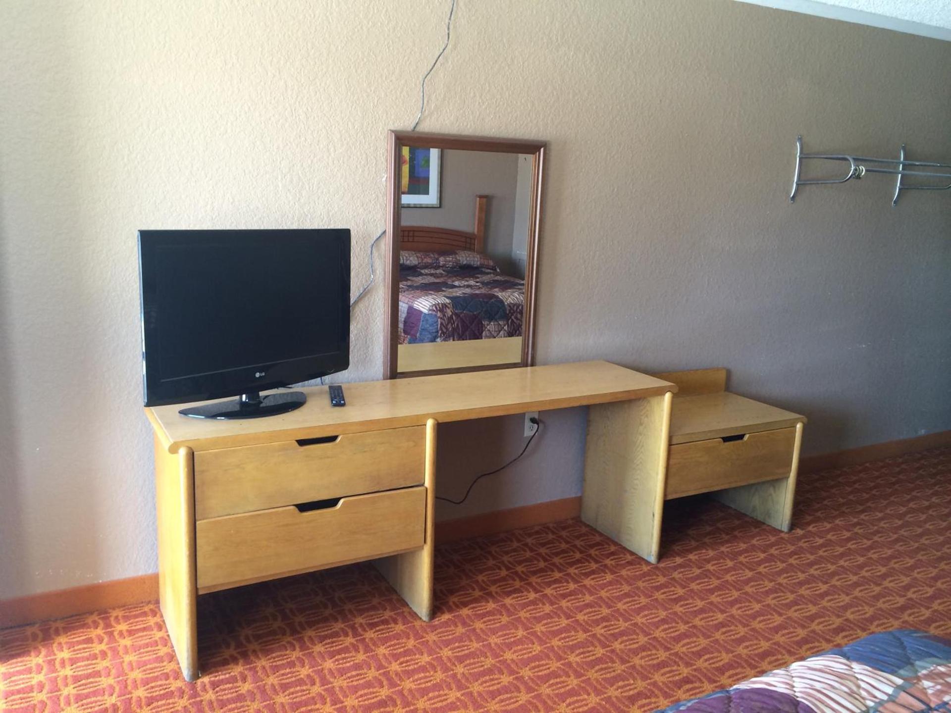 Lake Shore Motel photo 24