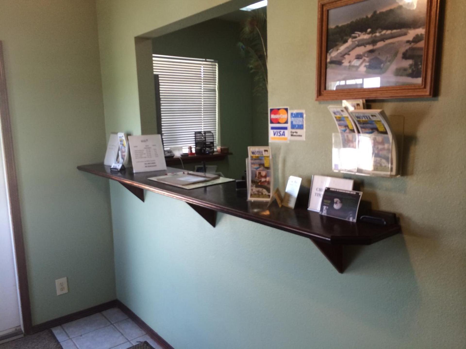 Lake Shore Motel photo 31