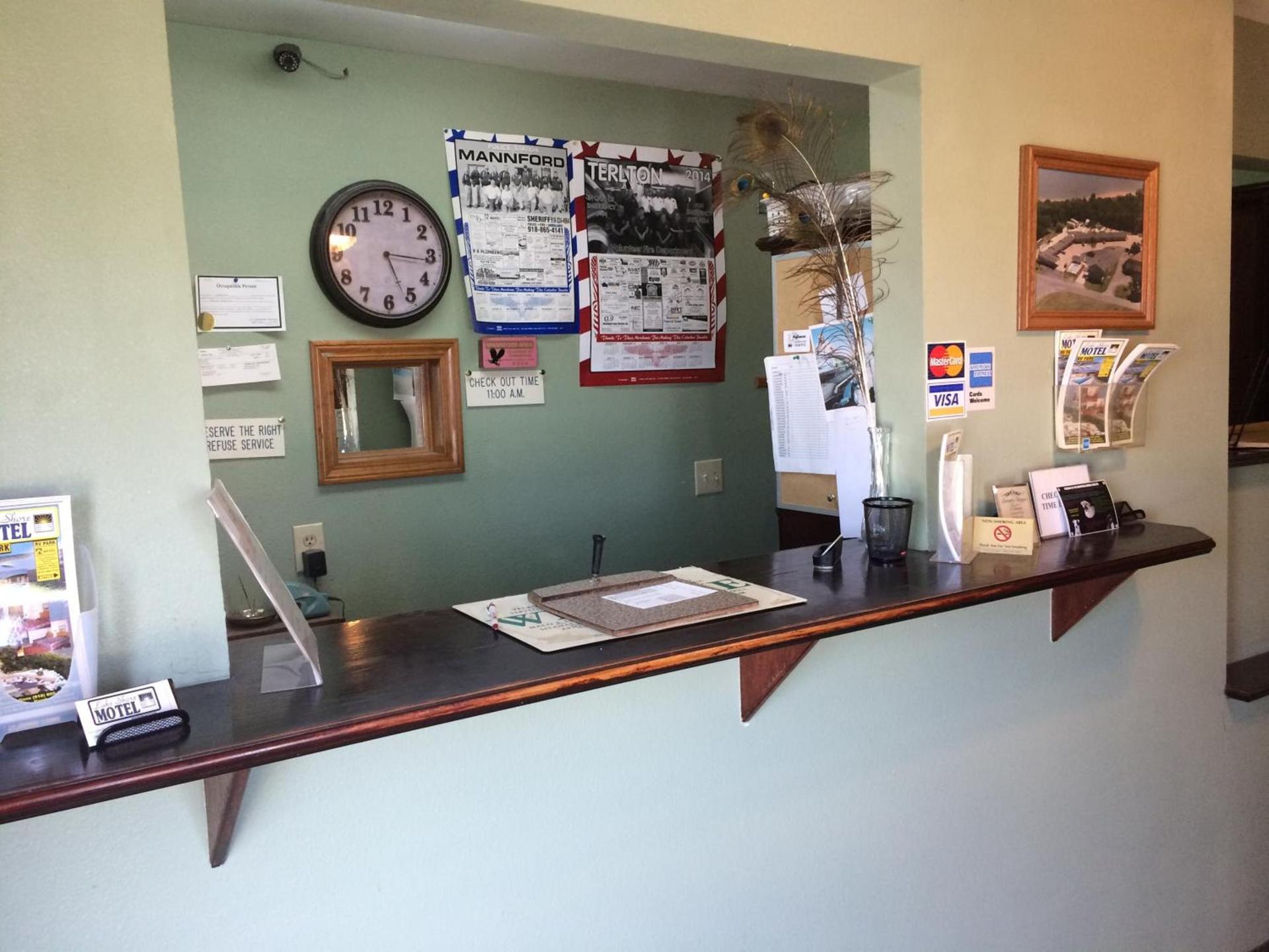 Lake Shore Motel photo 32