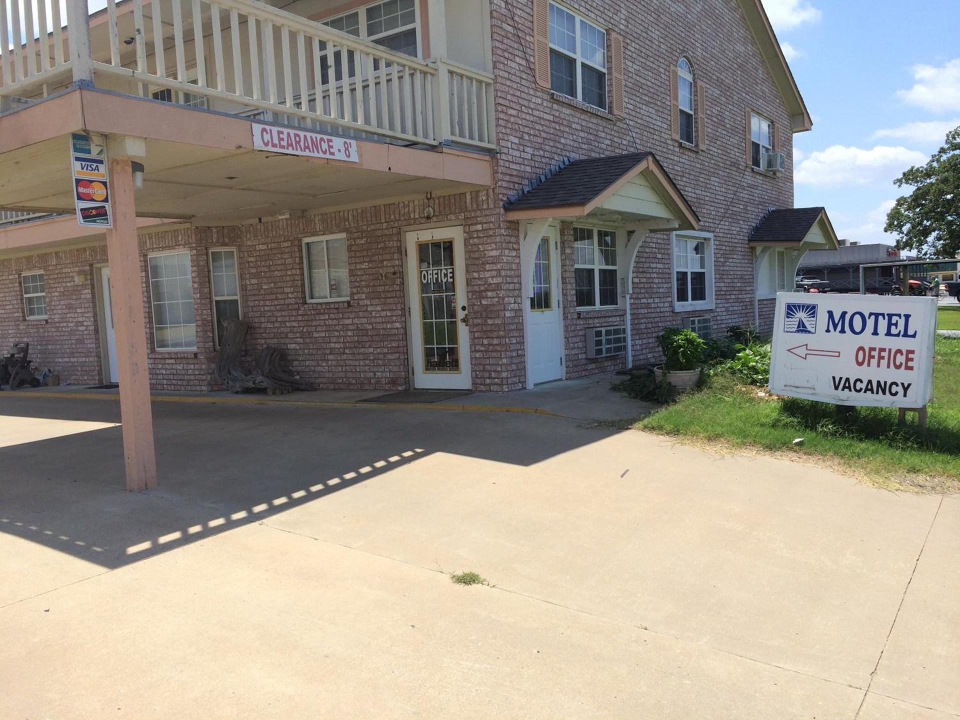 Lake Shore Motel photo 26
