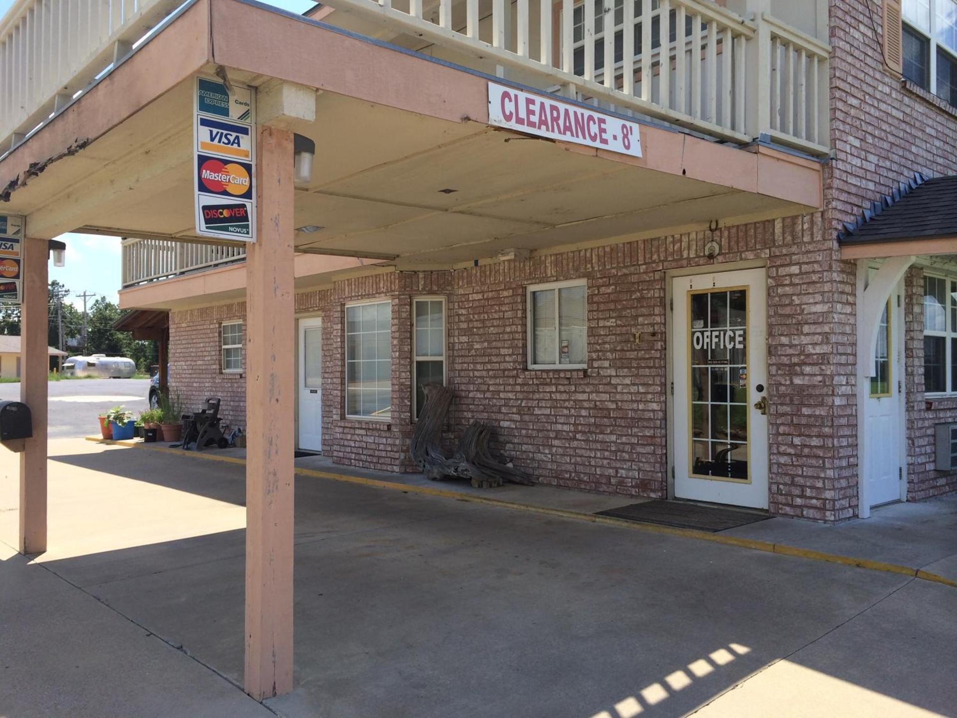 Lake Shore Motel photo 2