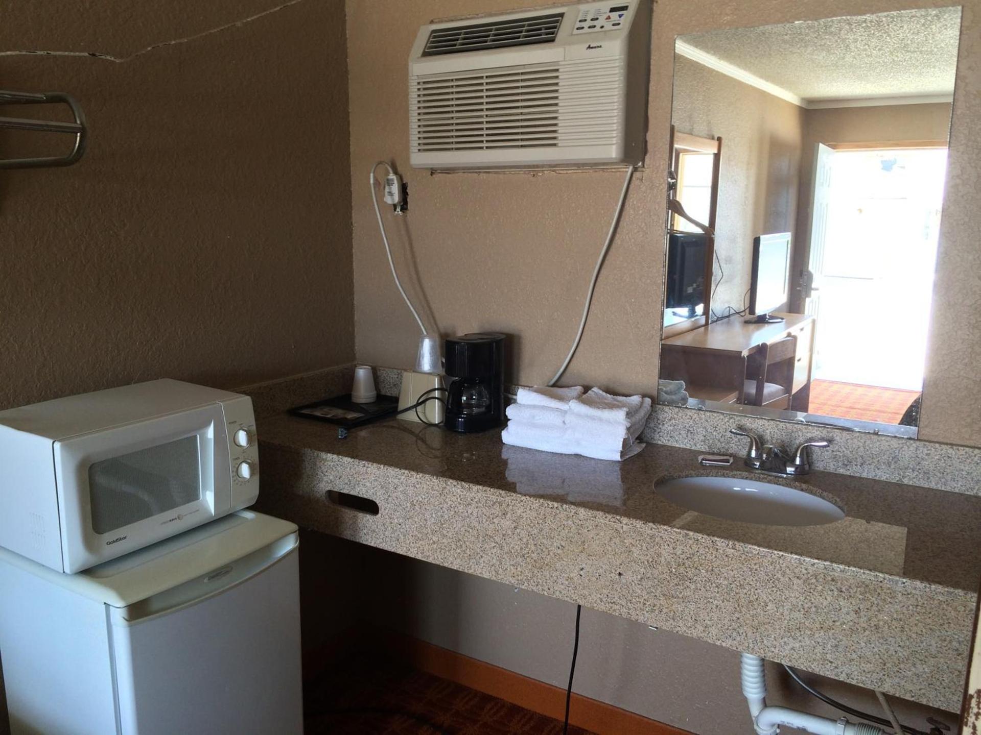 Lake Shore Motel photo 35