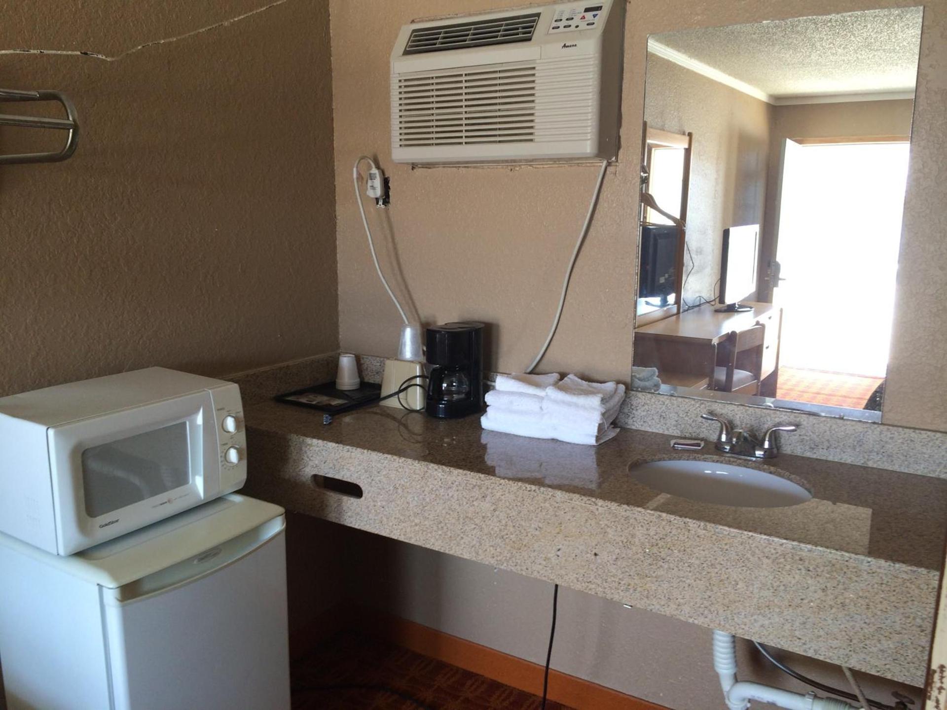 Lake Shore Motel photo 44