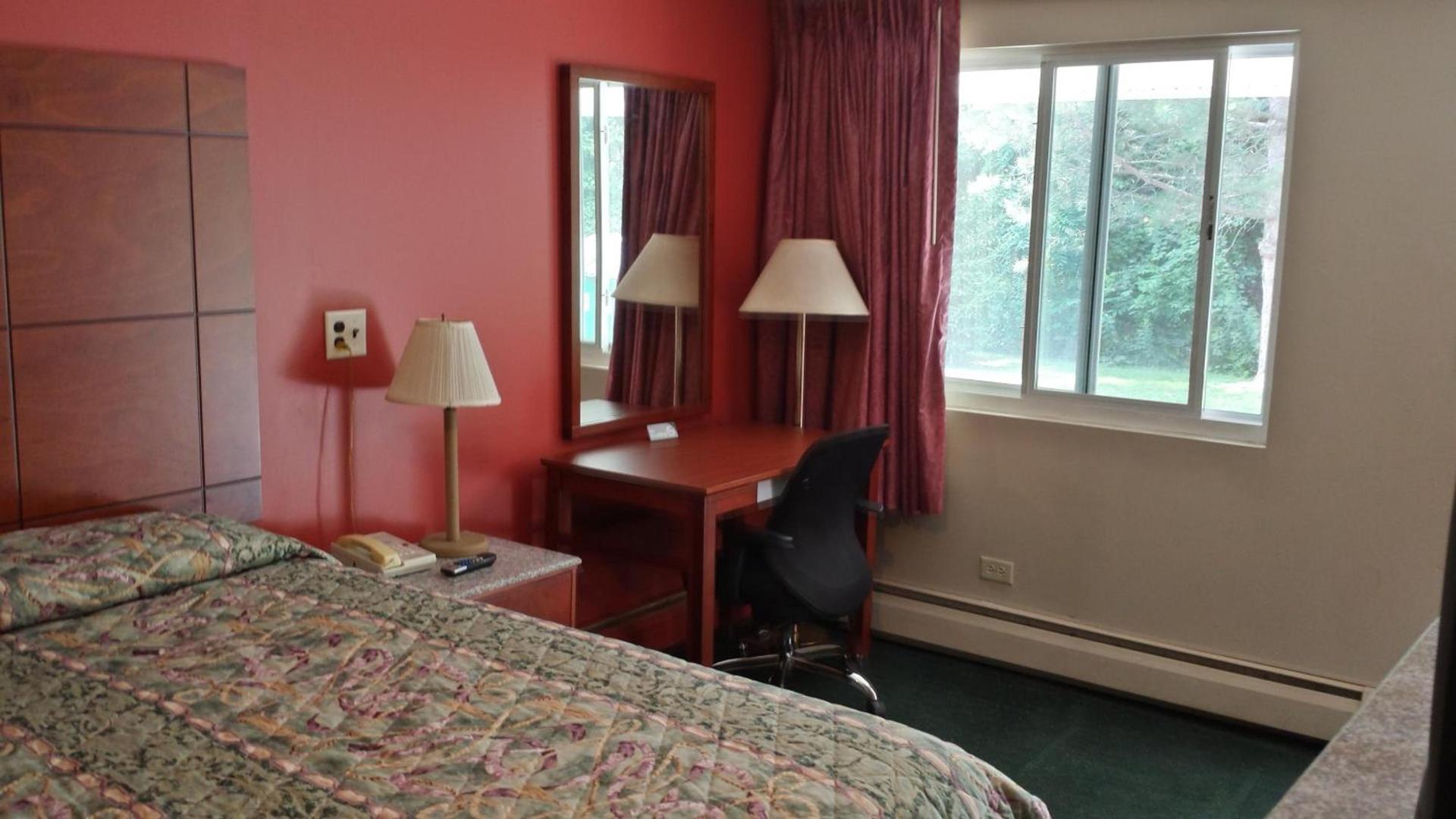 Budget Inn Fairport photo 26