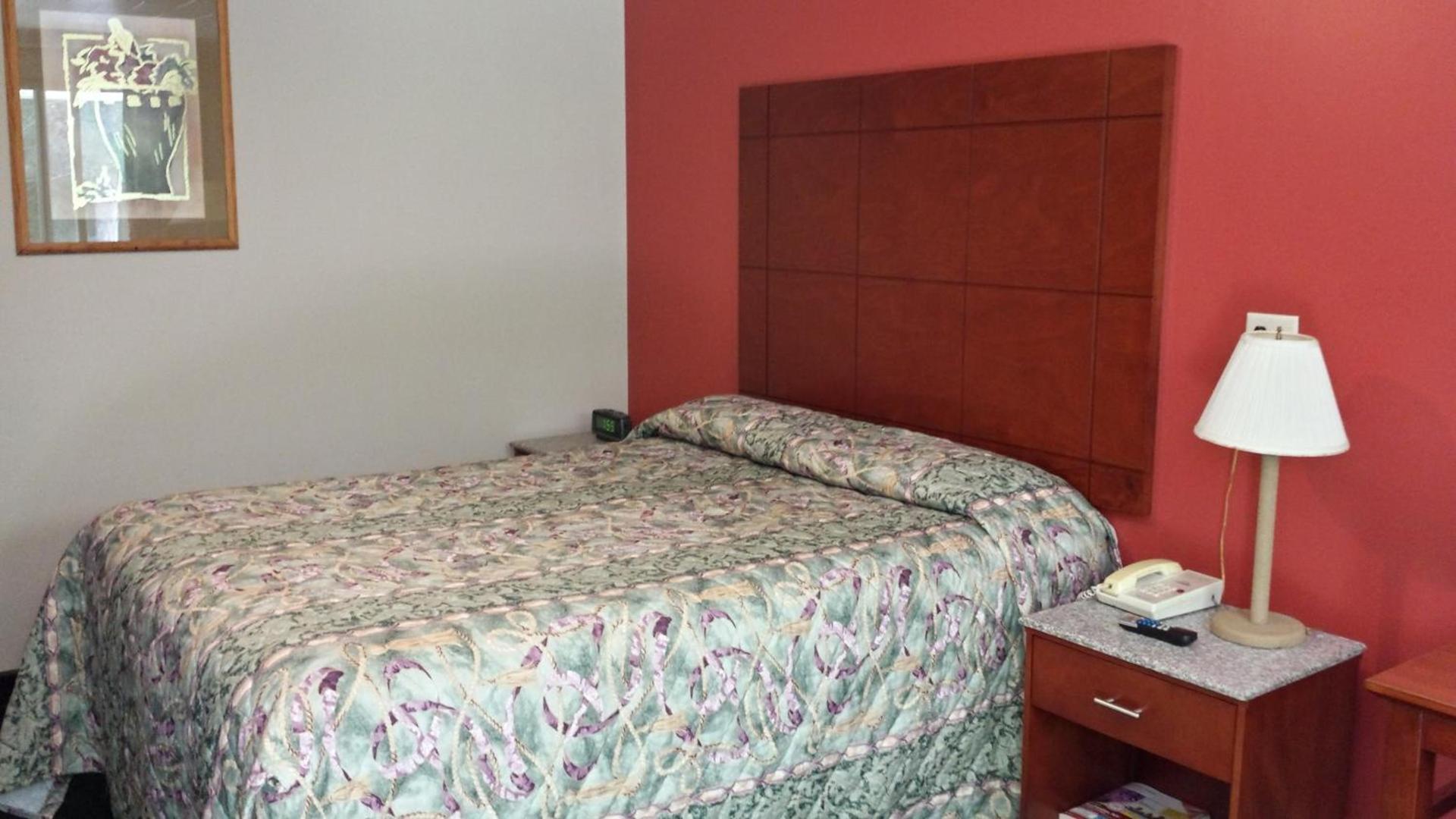 Budget Inn Fairport photo 27