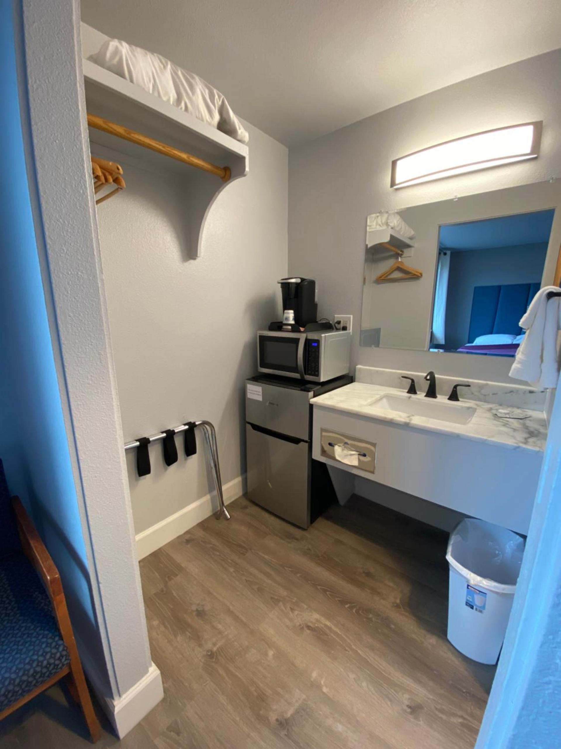 Aircrest Motel photo 9