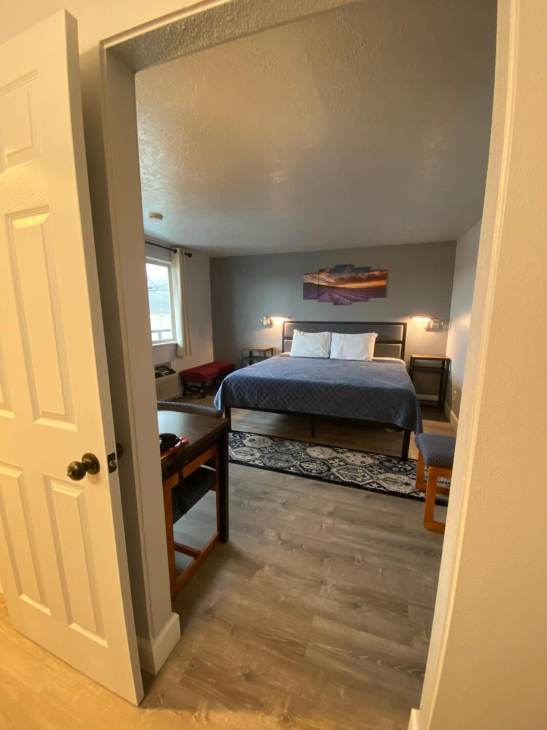 Aircrest Motel photo 15