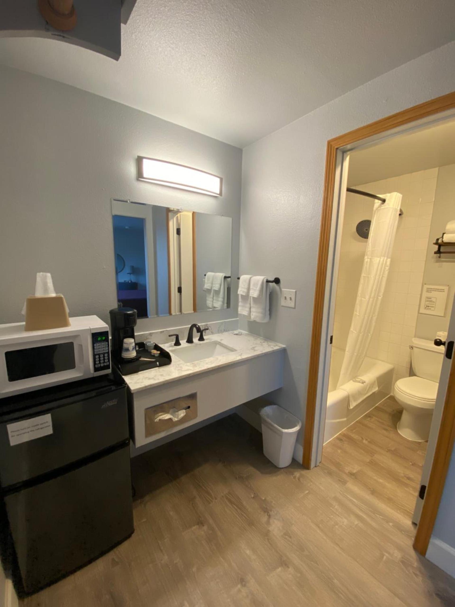 Aircrest Motel photo 29