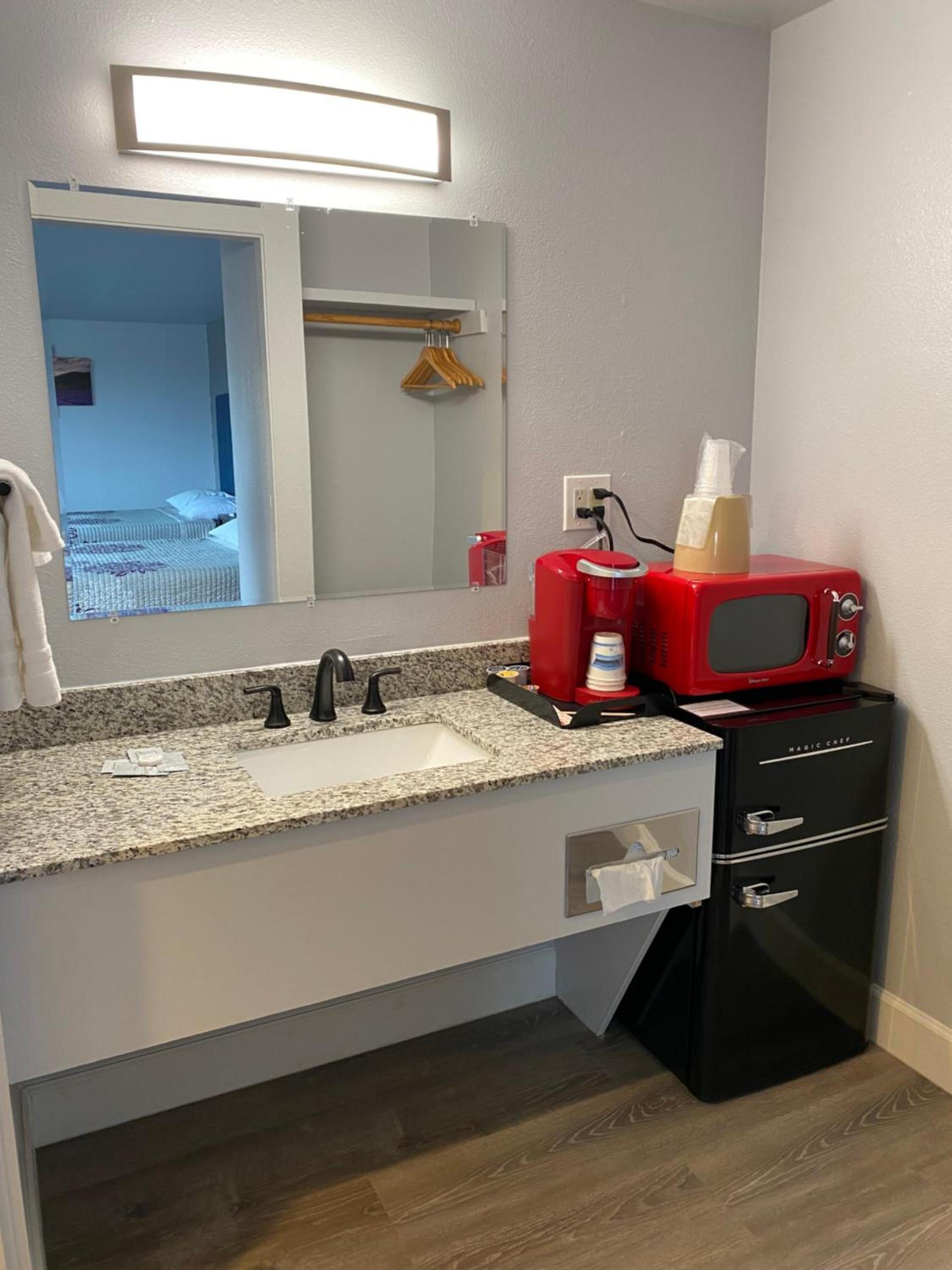 Aircrest Motel photo 33