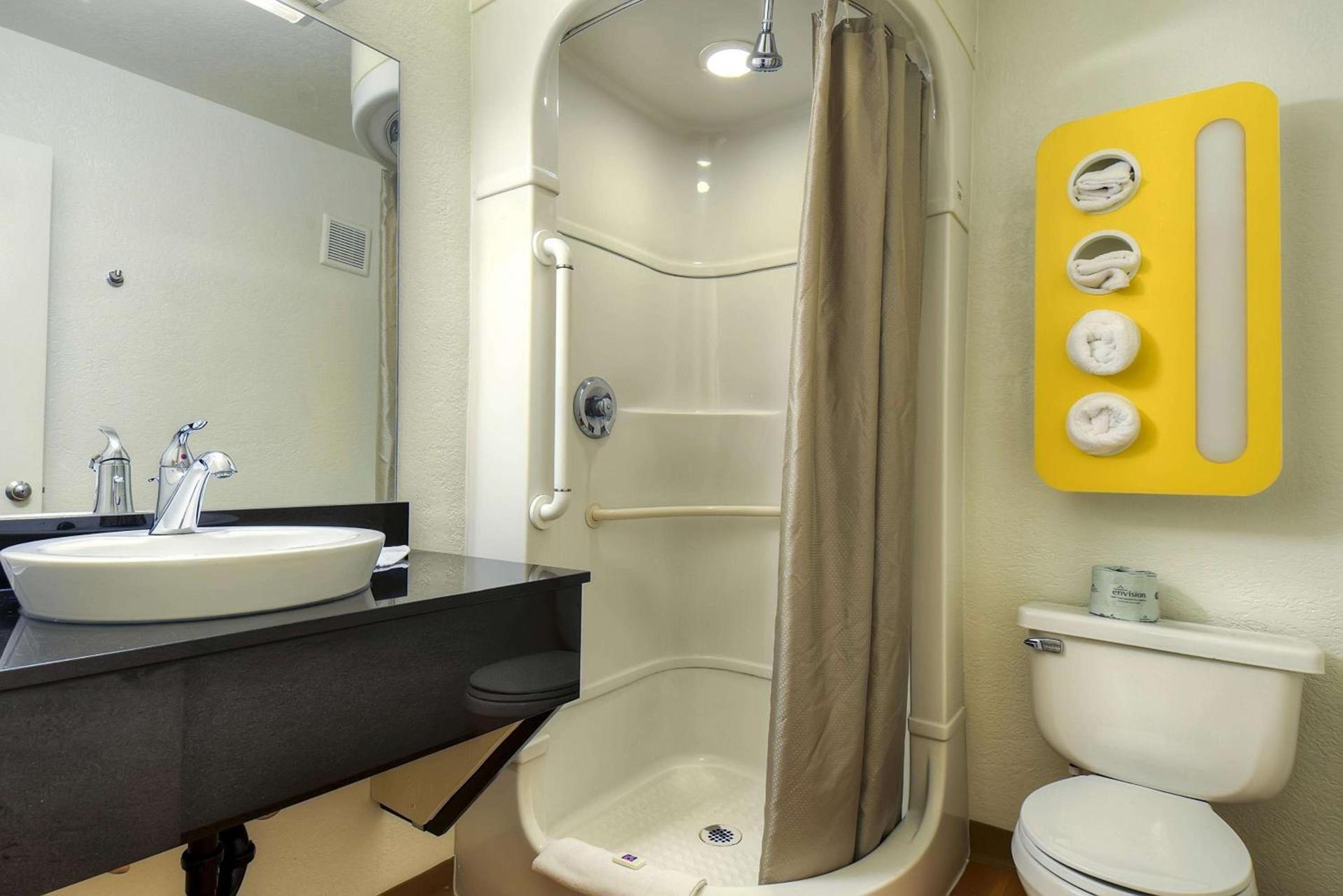 Motel 6-Westminster, CA - South - Long Beach Area photo 2