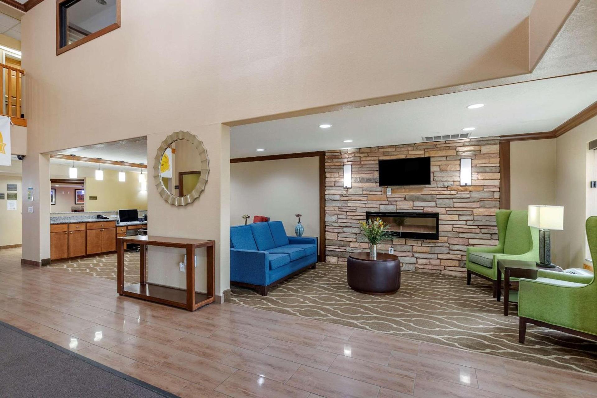 Comfort Inn & Suites Cedar Rapids North - Collins Road photo 7