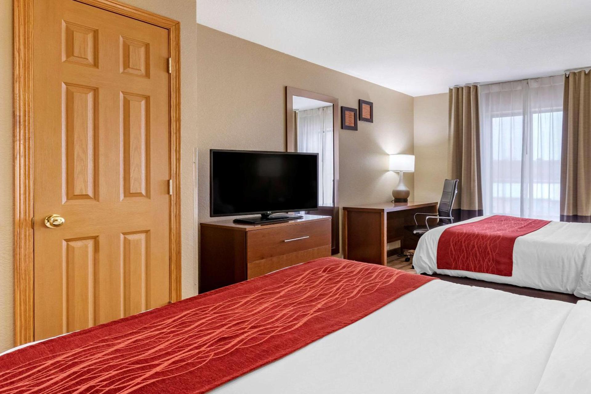 Comfort Inn & Suites Cedar Rapids North - Collins Road photo 9