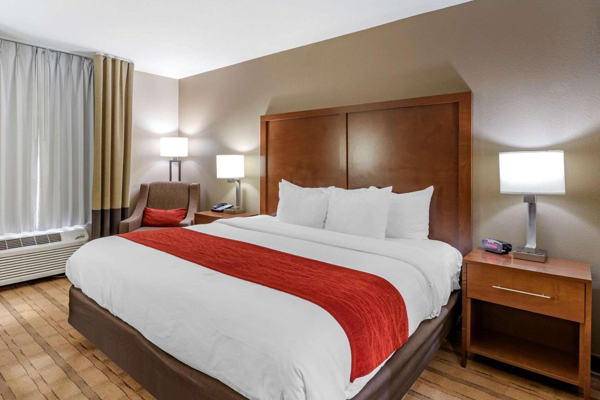 Comfort Inn & Suites Cedar Rapids North - Collins Road photo 14