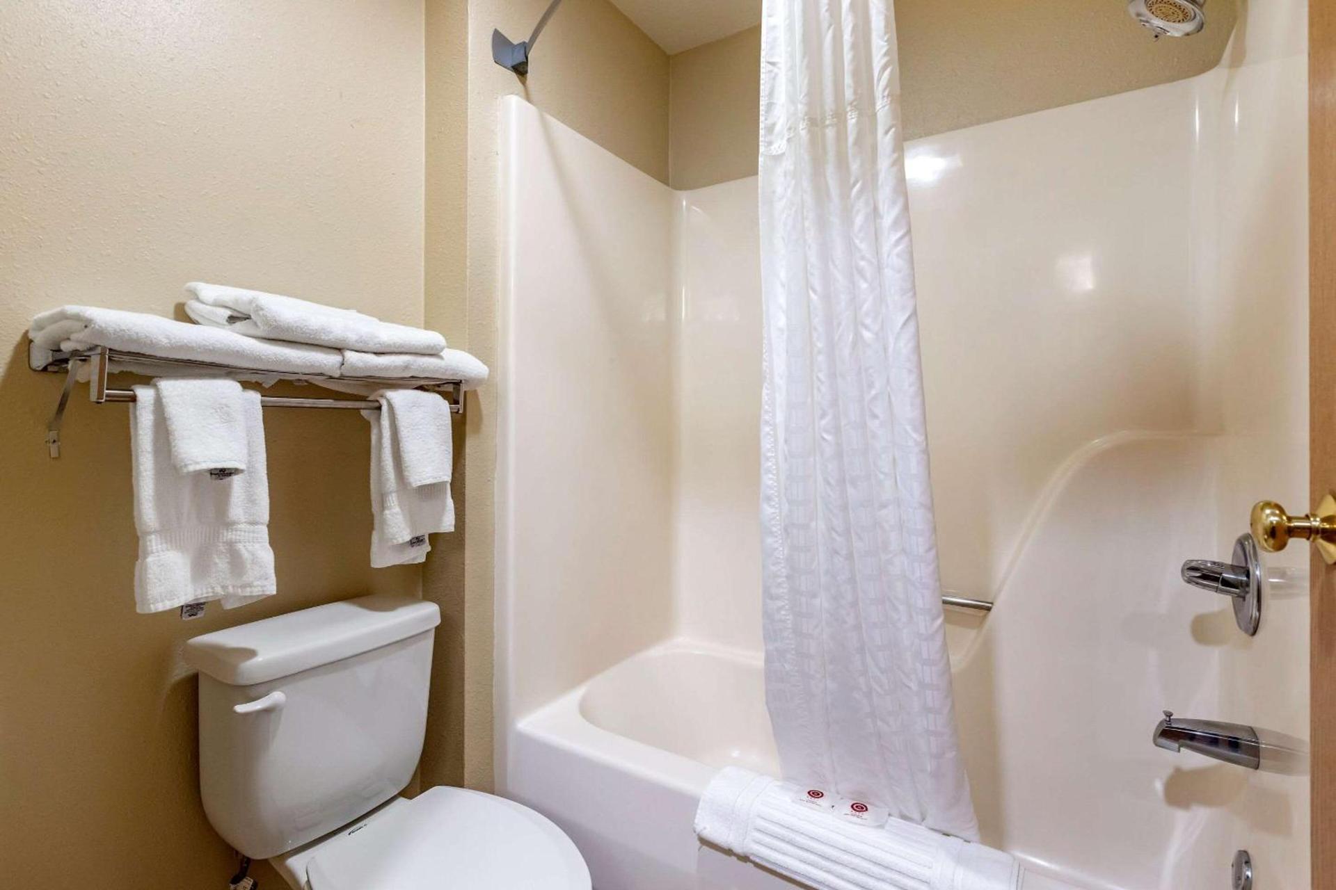 Comfort Inn & Suites Cedar Rapids North - Collins Road photo 33