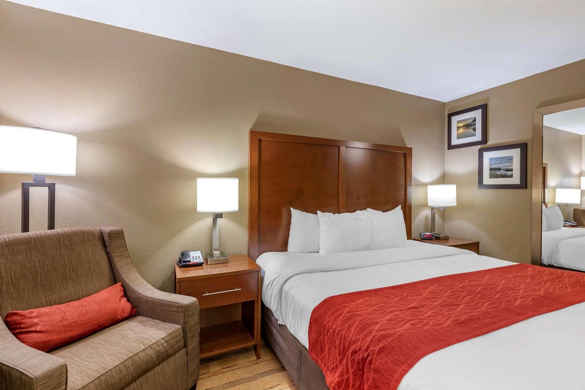 Comfort Inn & Suites Cedar Rapids North - Collins Road photo 17