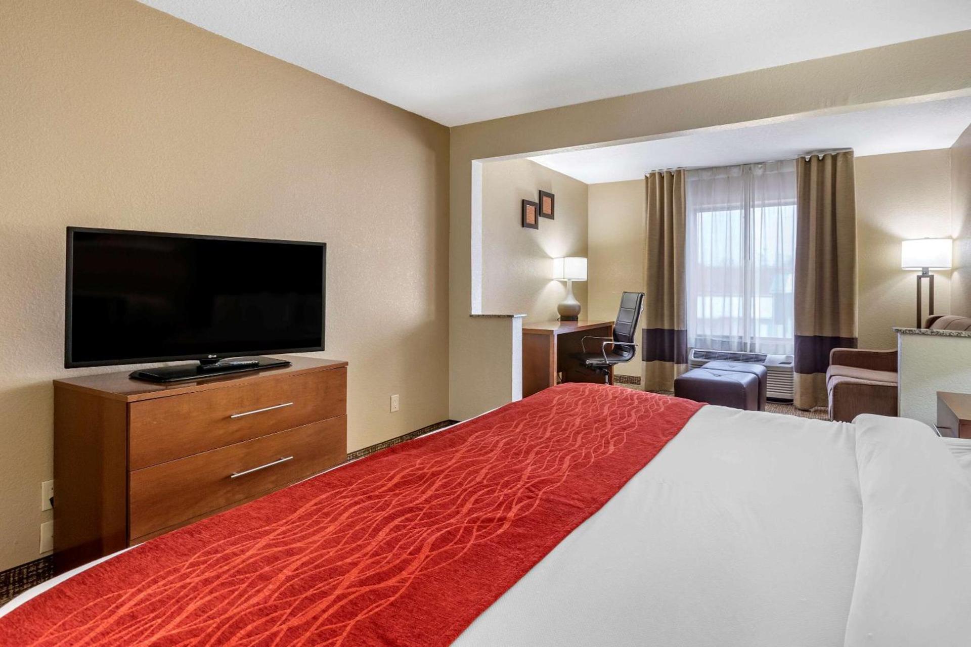 Comfort Inn & Suites Cedar Rapids North - Collins Road photo 38