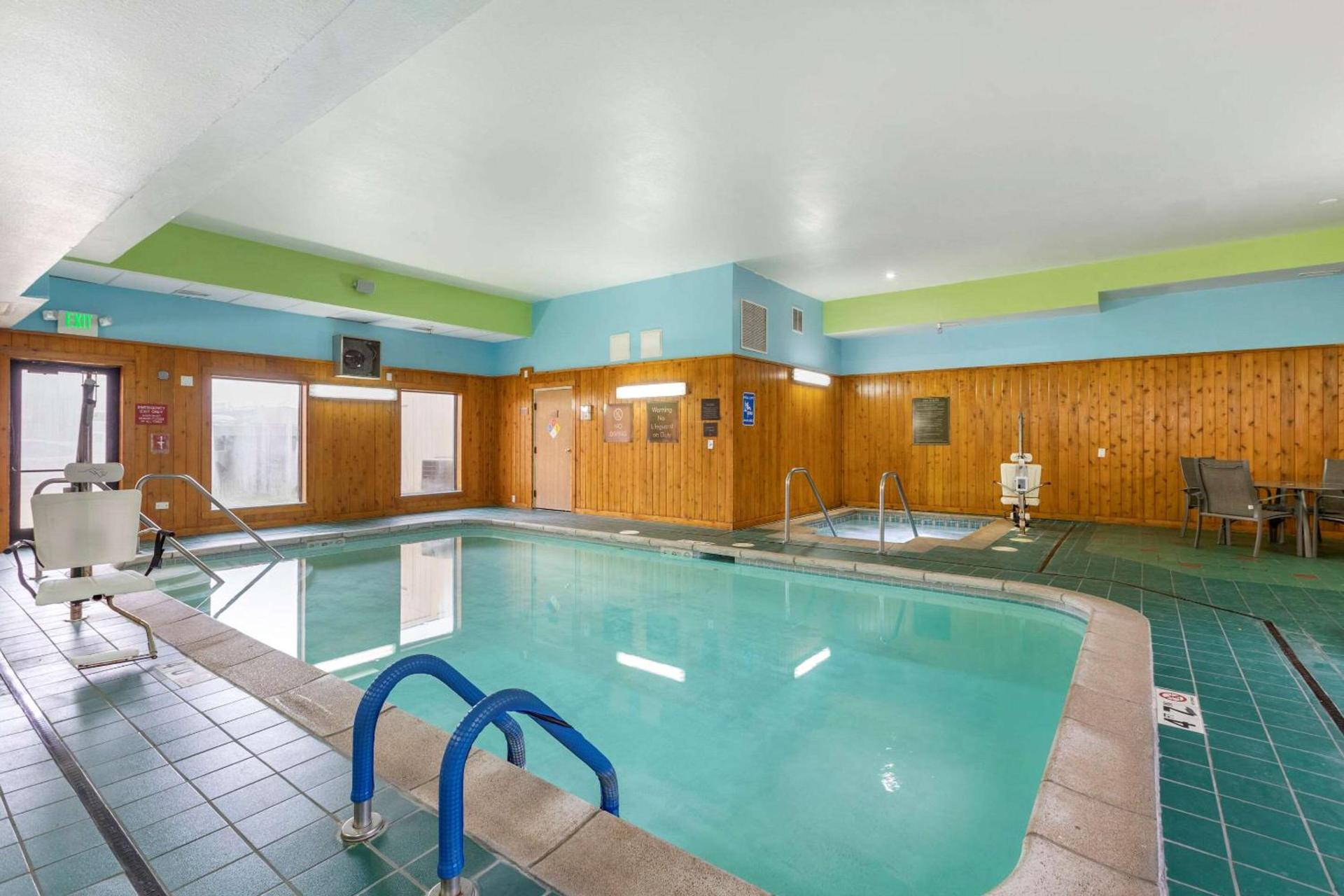 Comfort Inn & Suites Cedar Rapids North - Collins Road photo 48