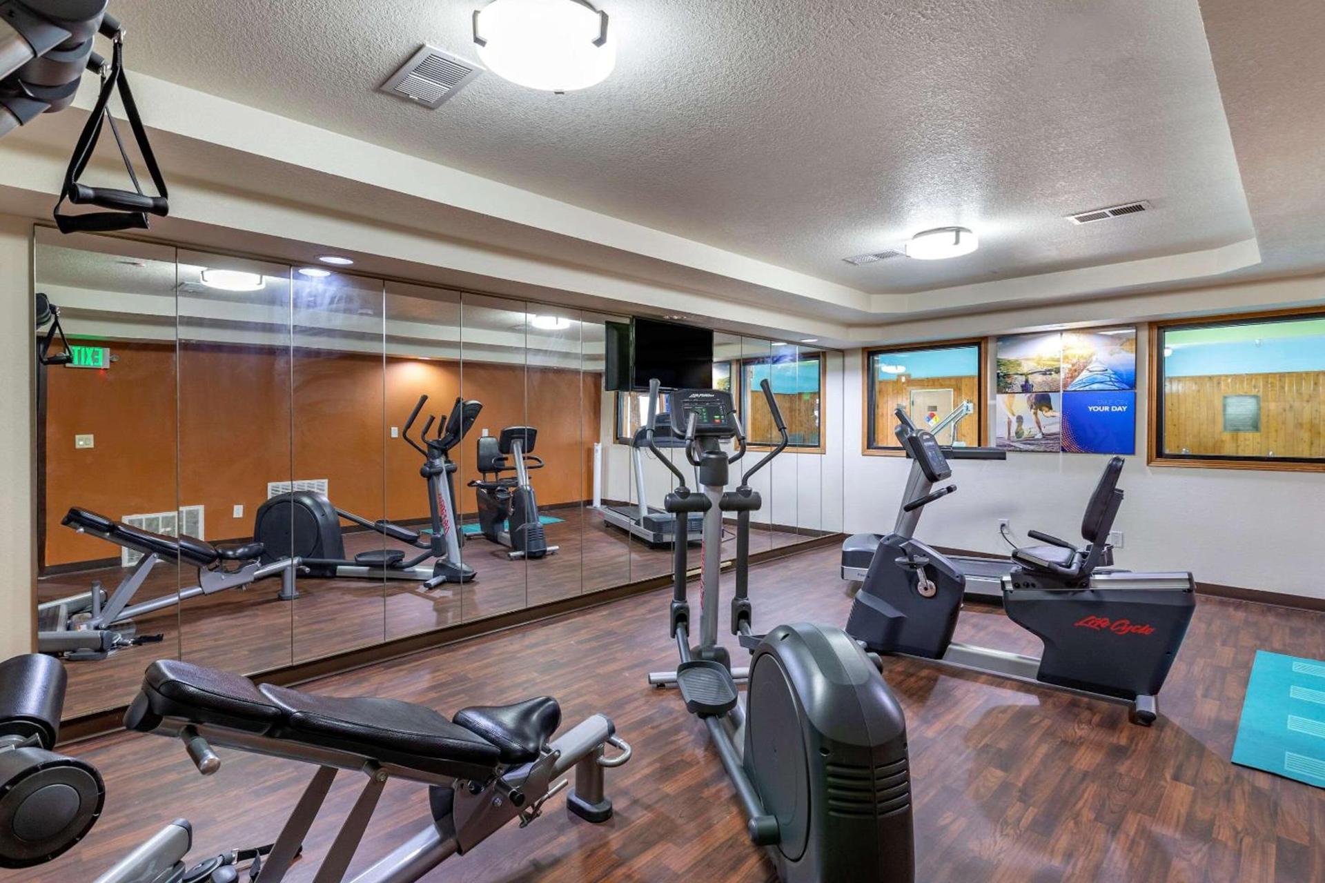 Comfort Inn & Suites Cedar Rapids North - Collins Road photo 50