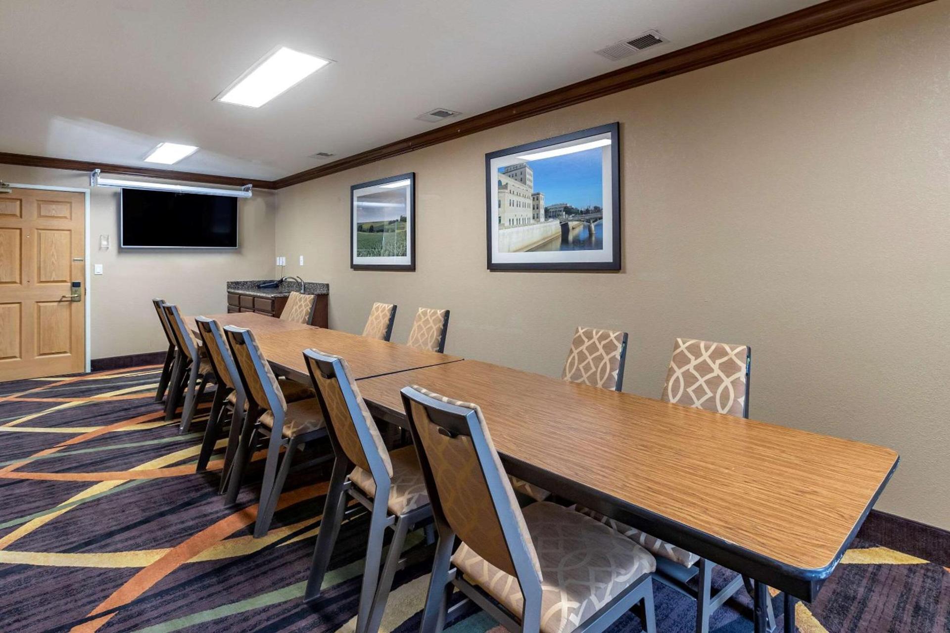 Comfort Inn & Suites Cedar Rapids North - Collins Road photo 55