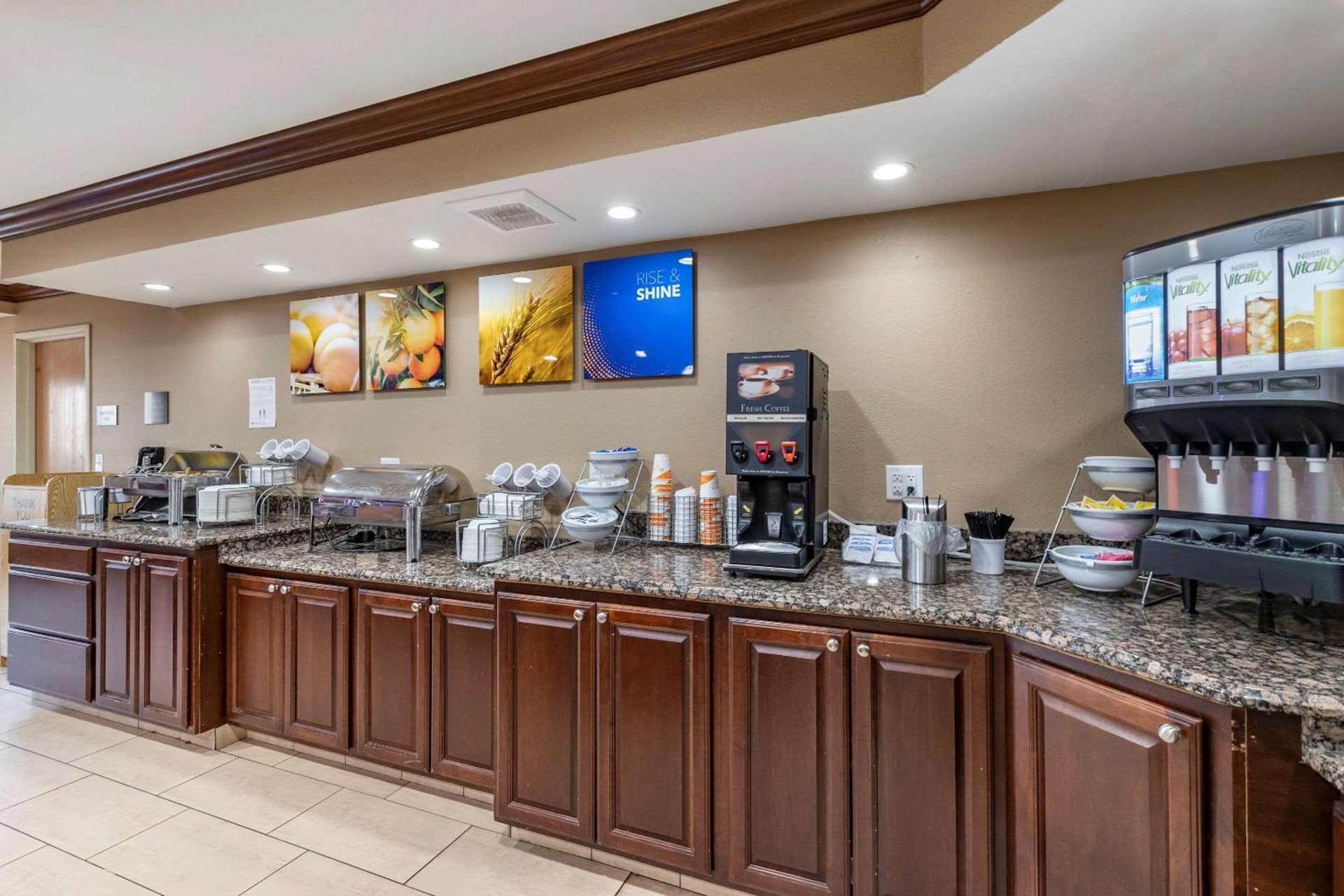 Comfort Inn & Suites Cedar Rapids North - Collins Road photo 57