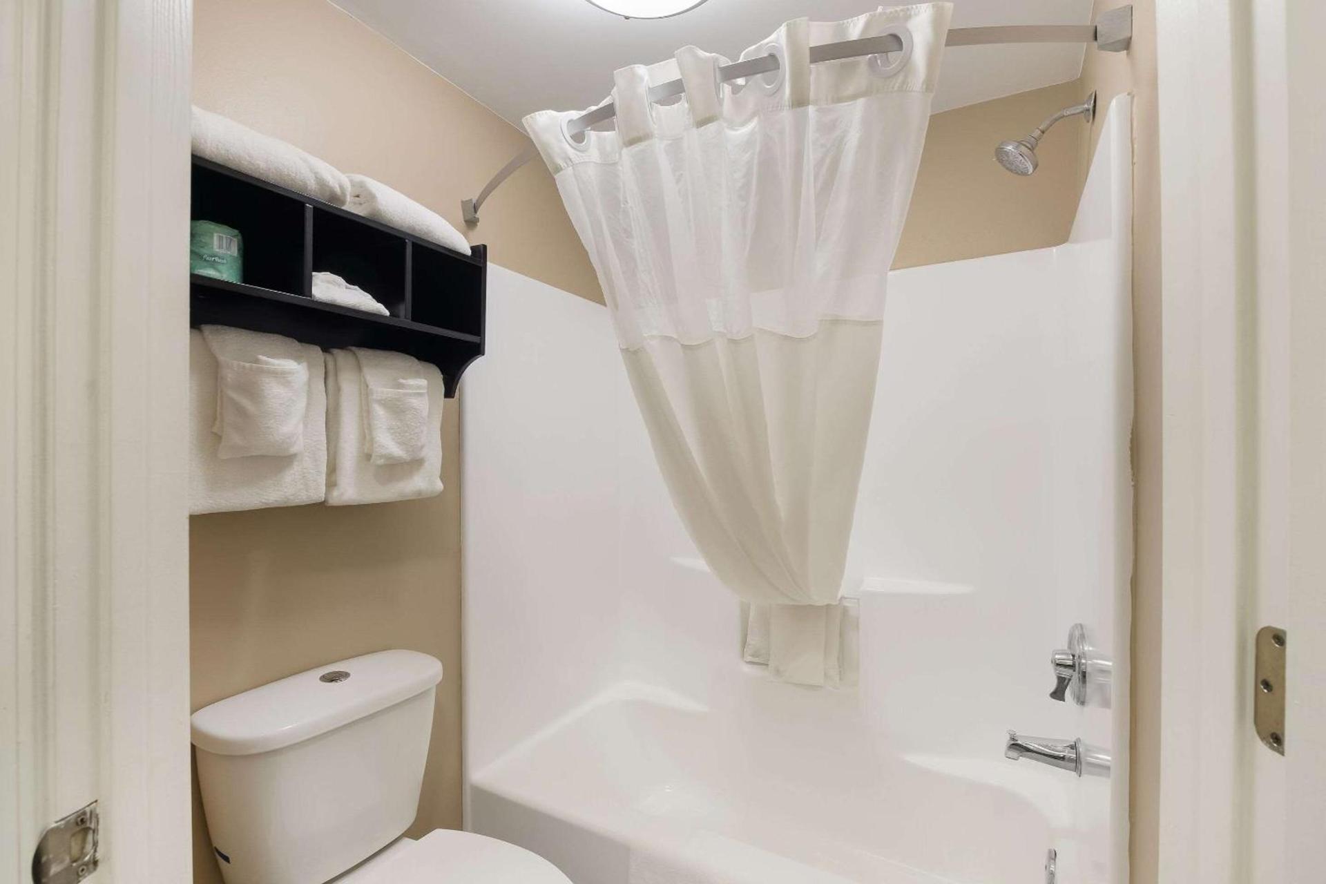 Quality Inn Alcoa Knoxville photo 13
