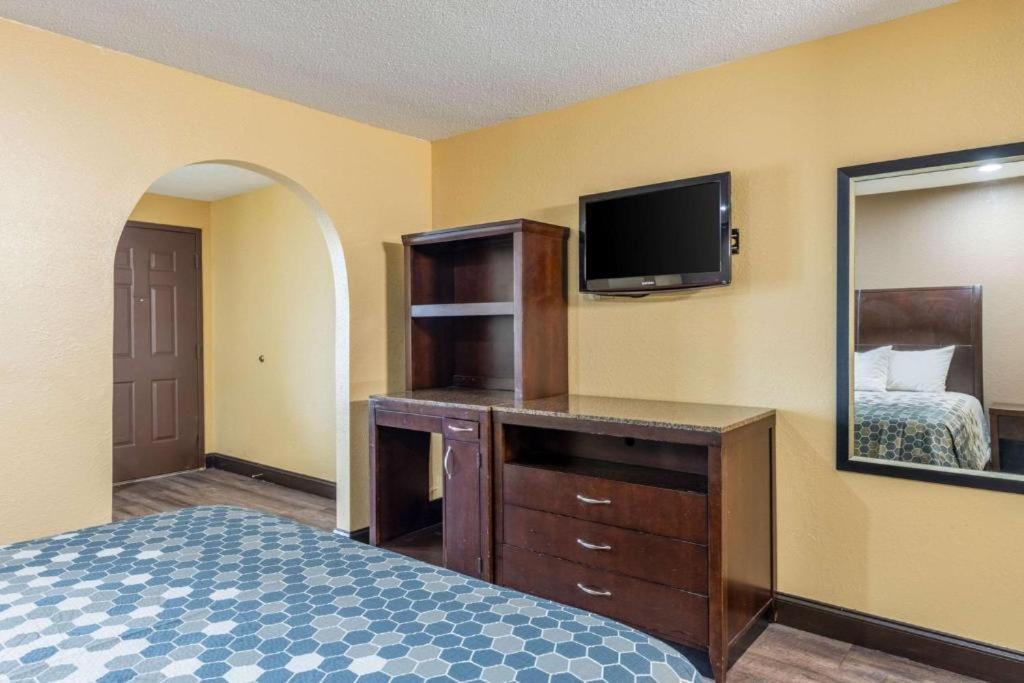Southern Inn and Suites photo 12