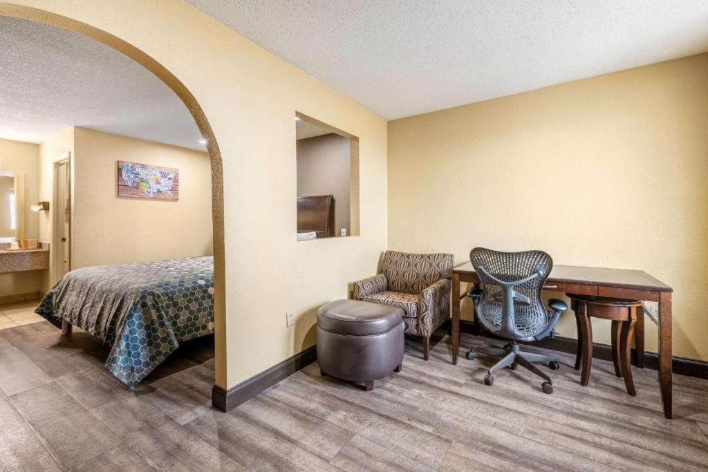 Southern Inn and Suites photo 13