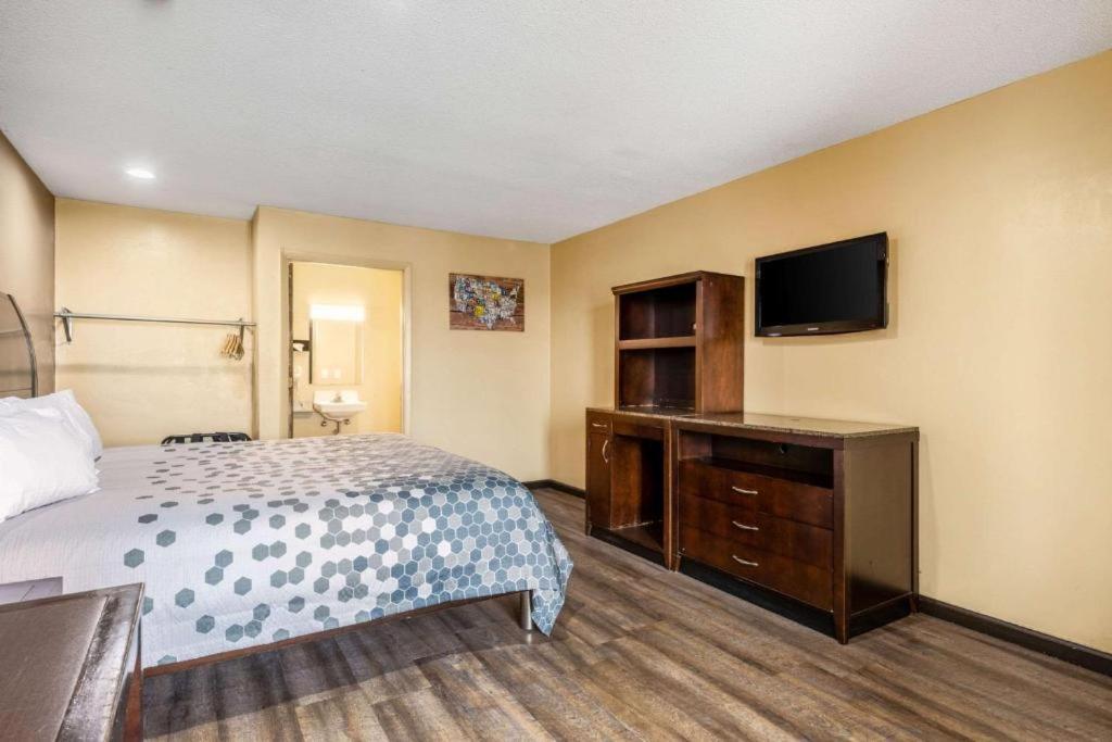 Southern Inn and Suites photo 15