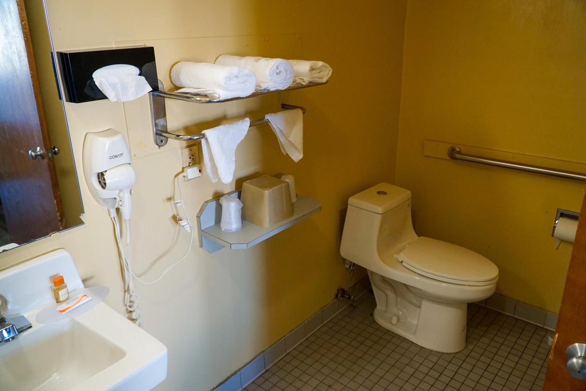 Southern Inn and Suites photo 17