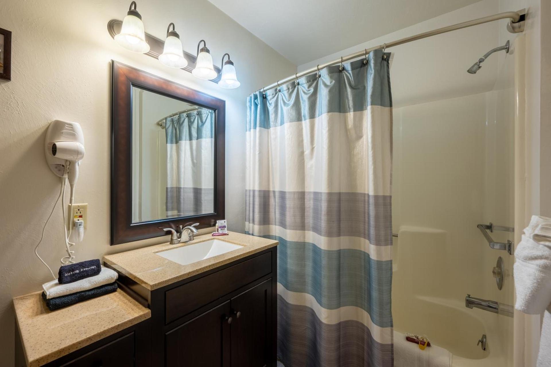 Sister Bay Inn photo 12