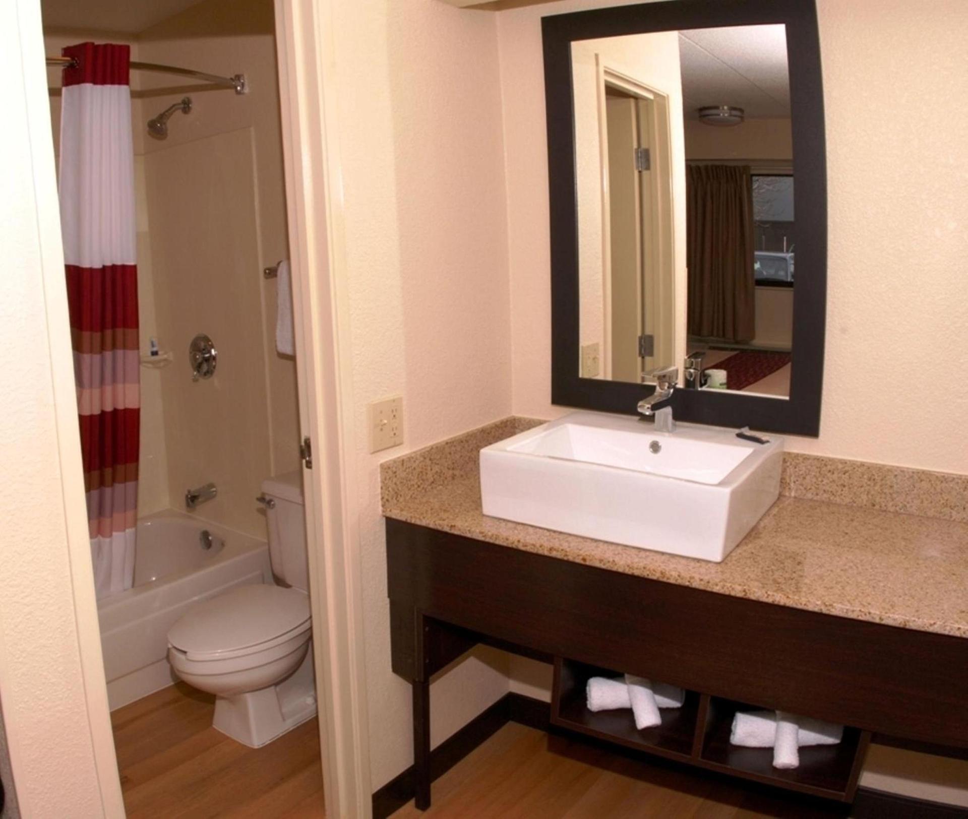 Red Roof Inn PLUS+ Washington DC - Alexandria photo 21