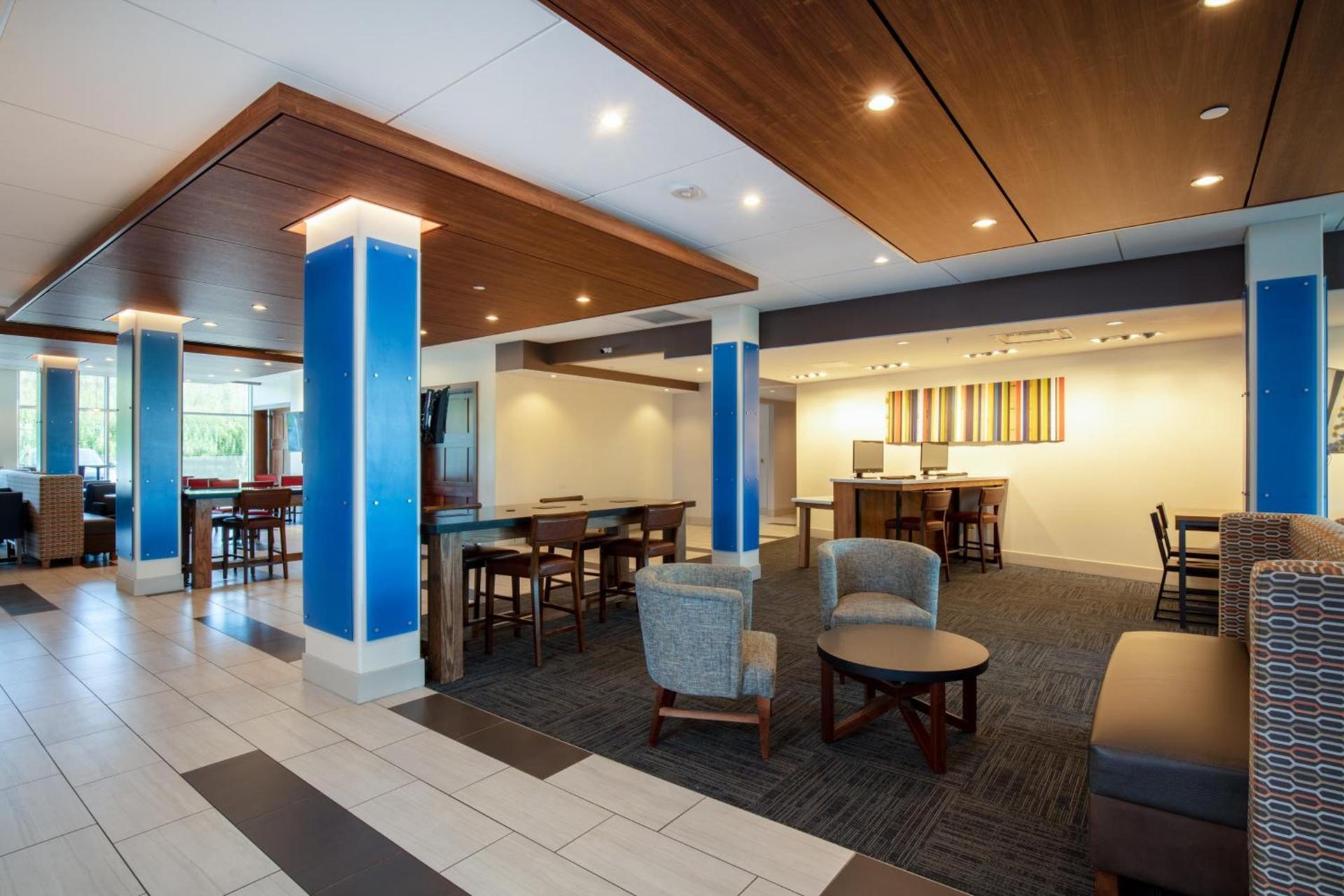 Holiday Inn Express & Suites - Beloit by IHG photo 6