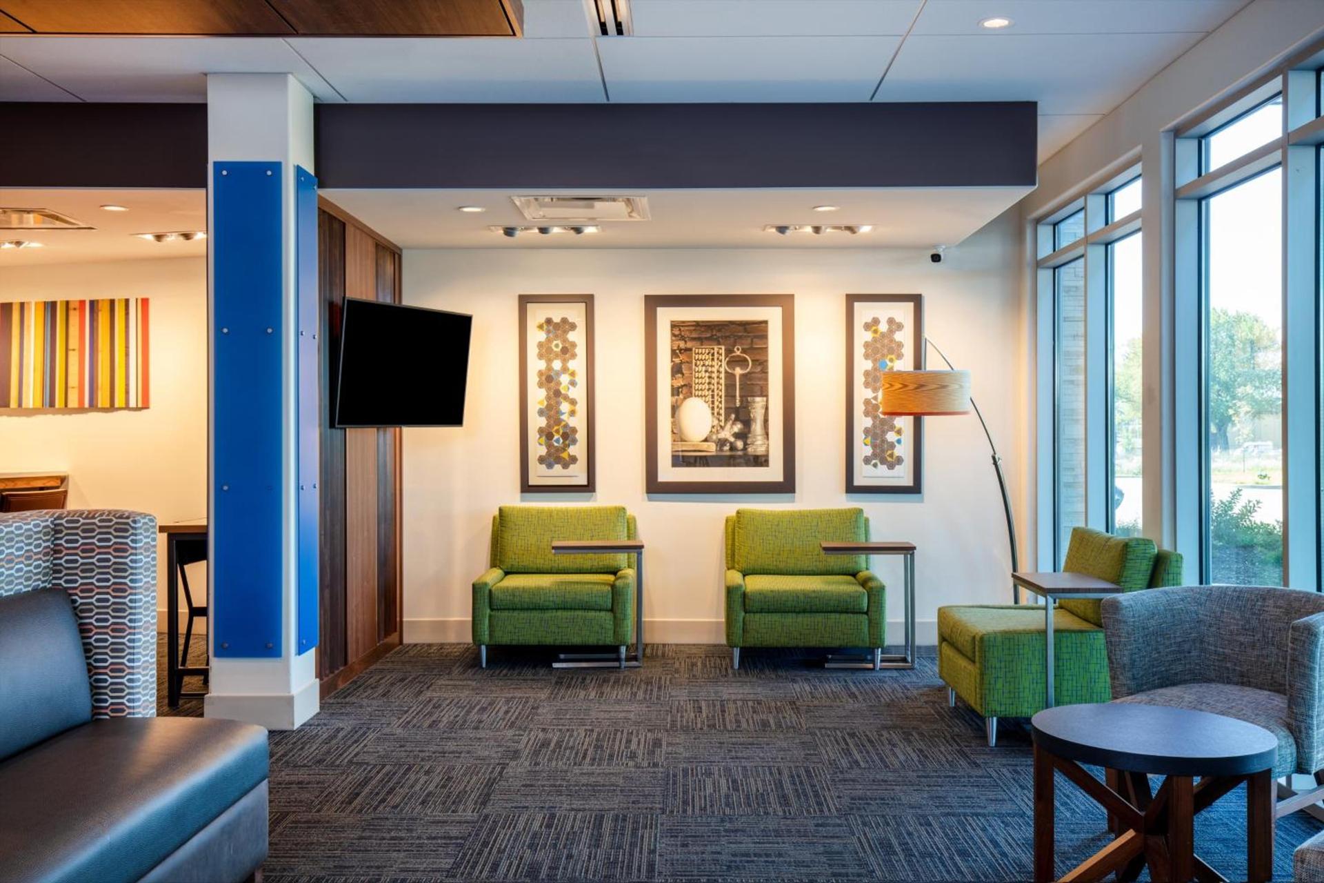 Holiday Inn Express & Suites - Beloit by IHG photo 8