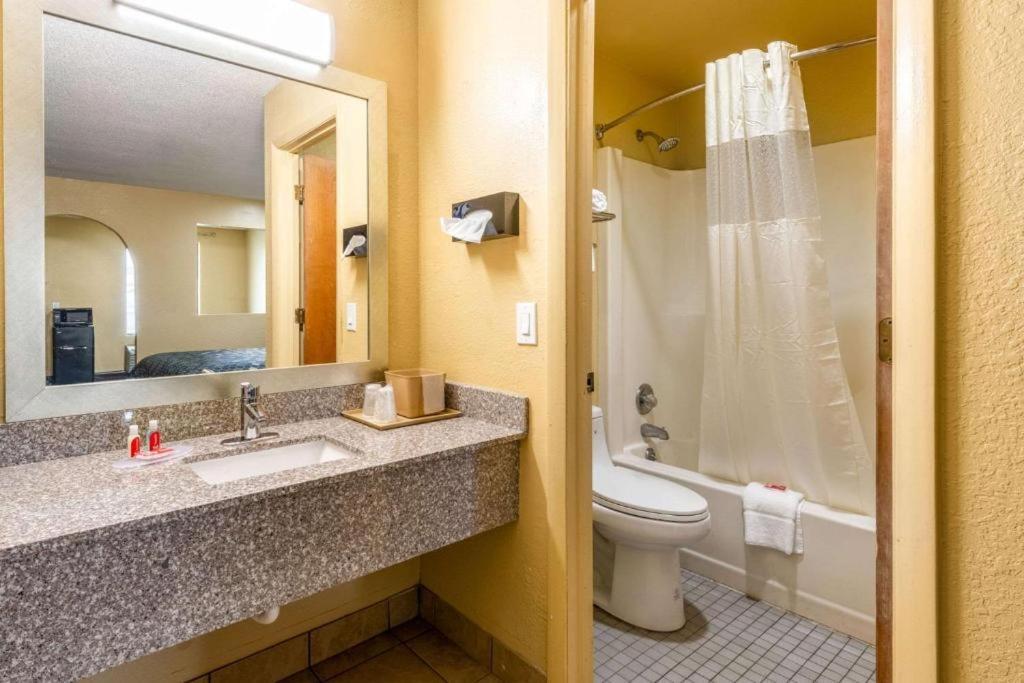 Southern Inn and Suites photo 20