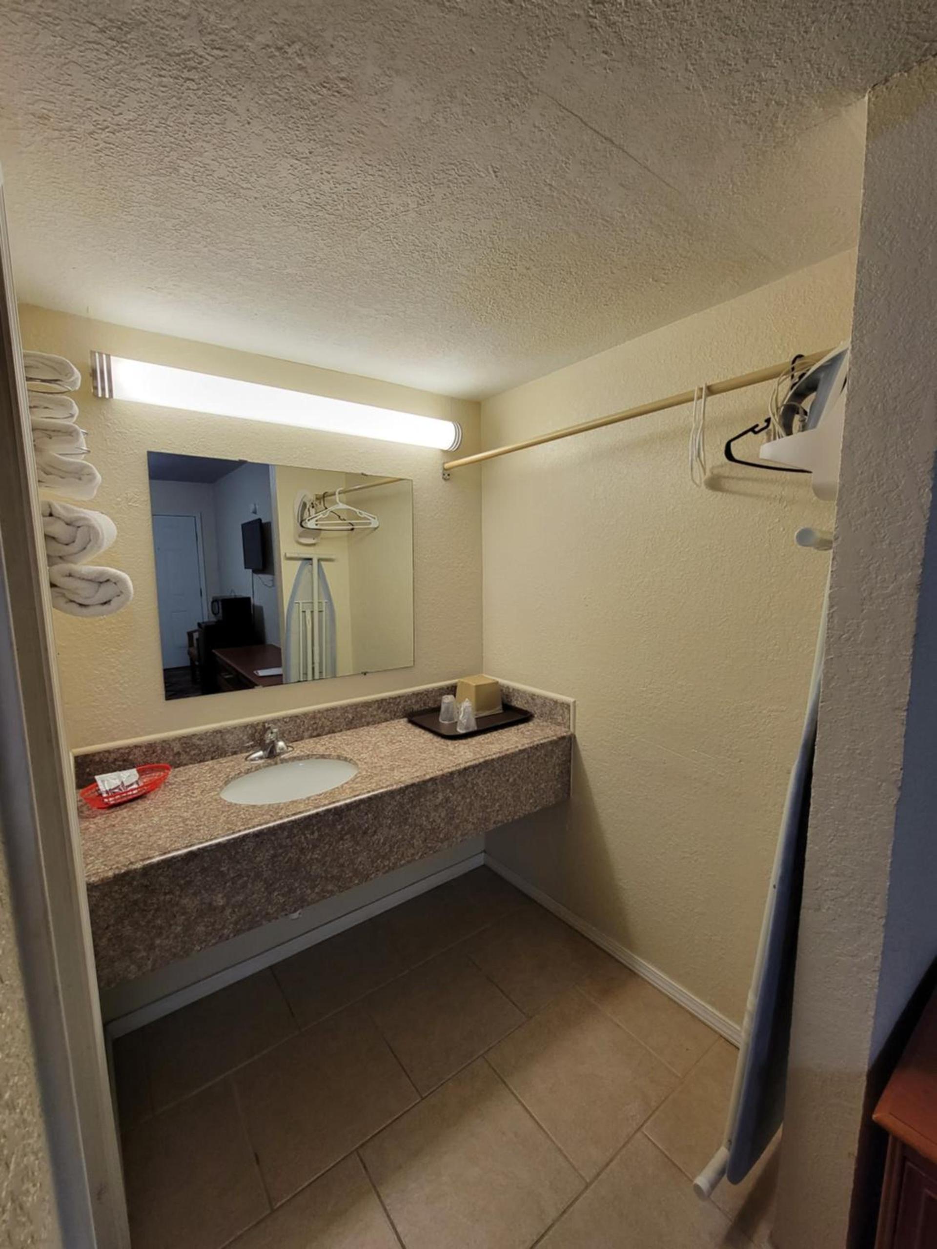 Eddy's Motel photo 9