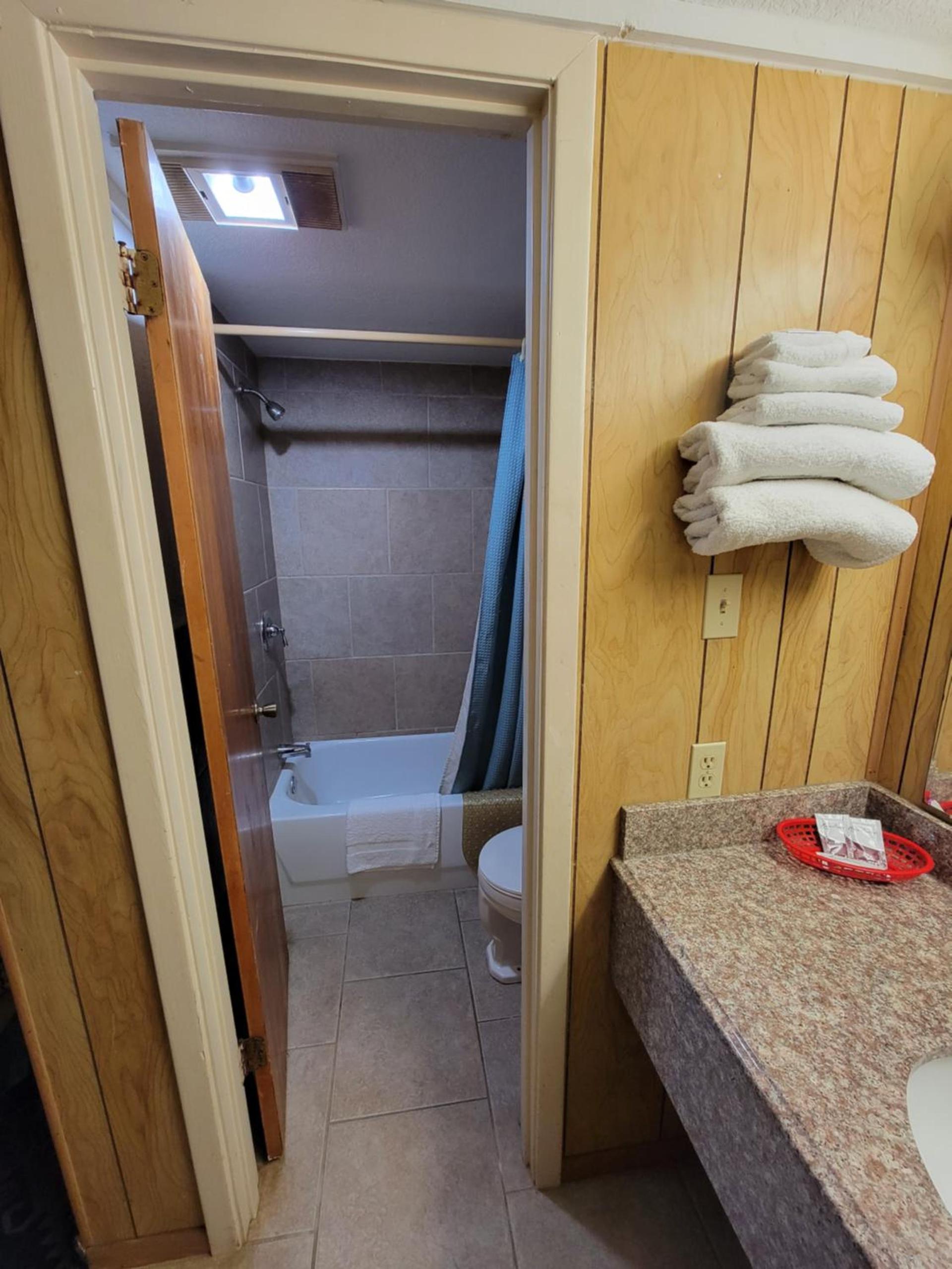 Eddy's Motel photo 3