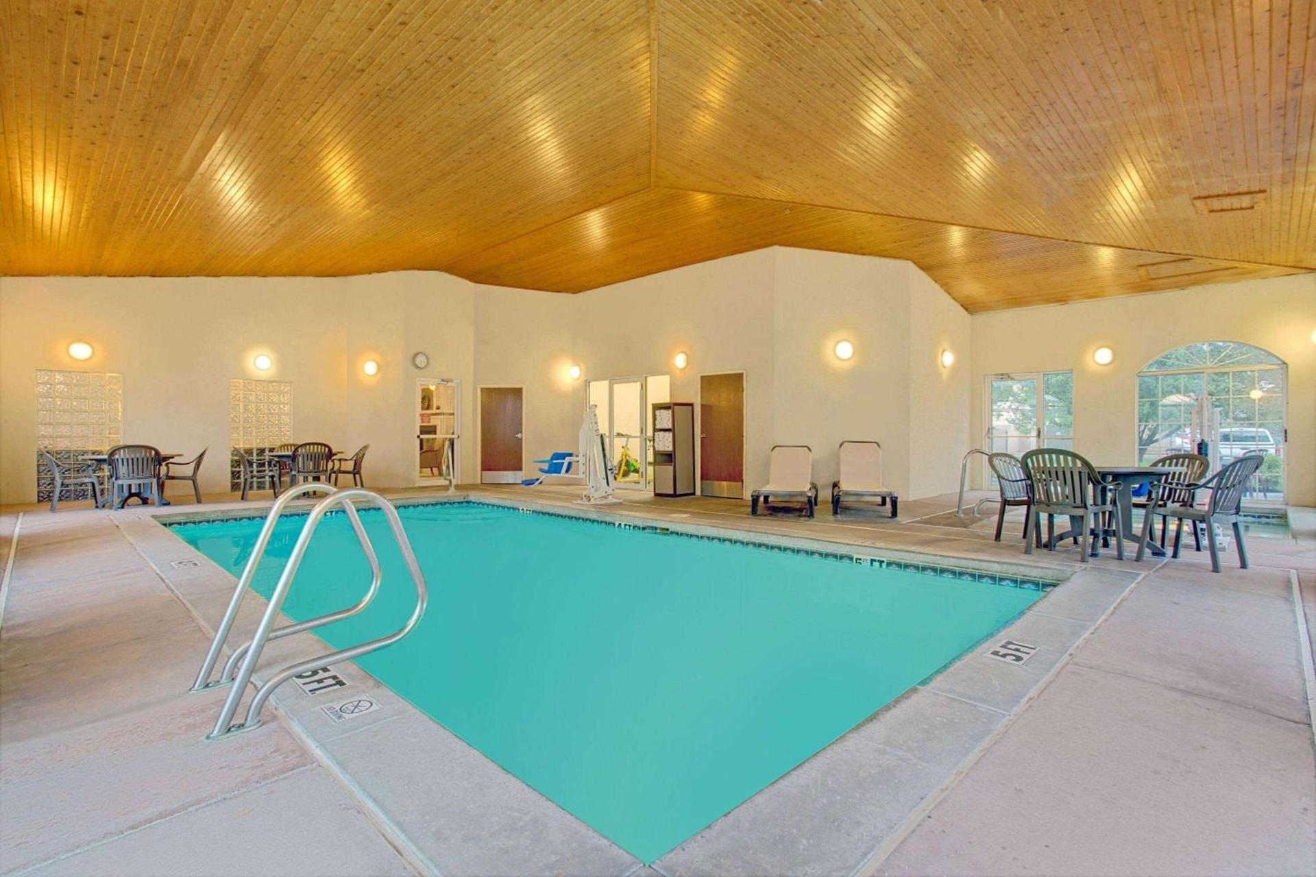Garner Hotel Salt Lake City Airport by IHG photo 4