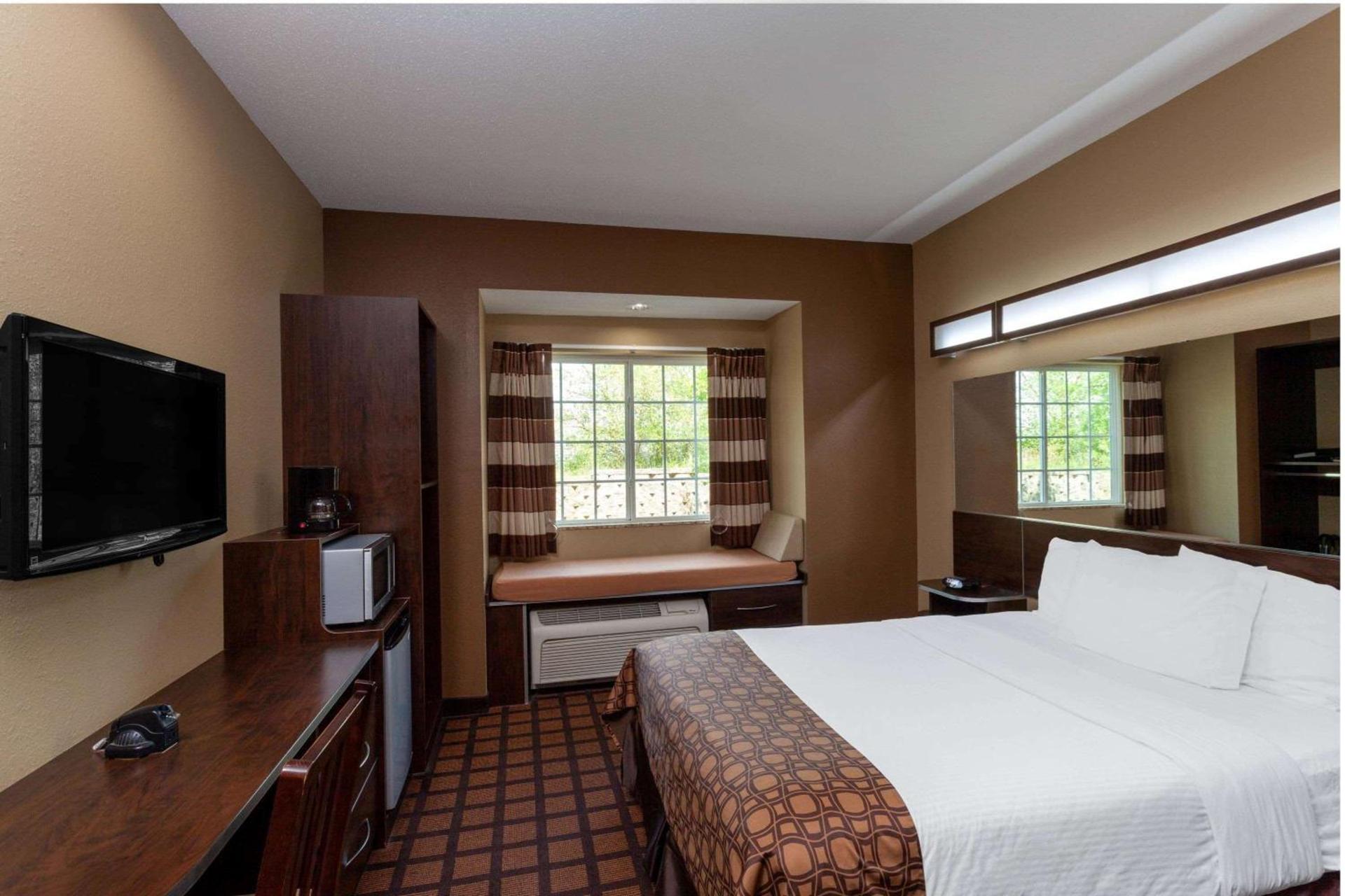 Microtel Inn & Suites by Wyndham Columbia photo 11
