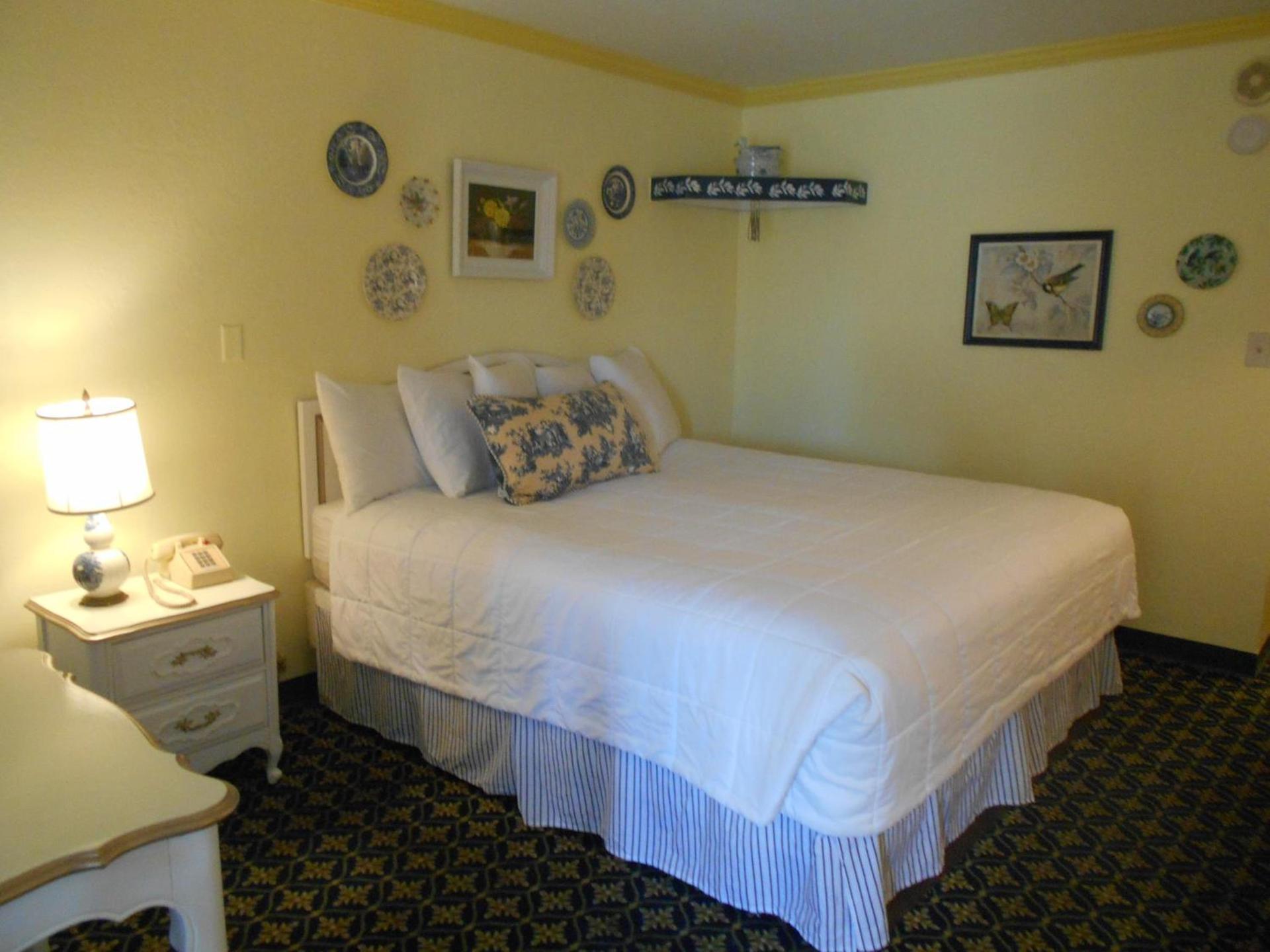 Victorian Inn photo 6