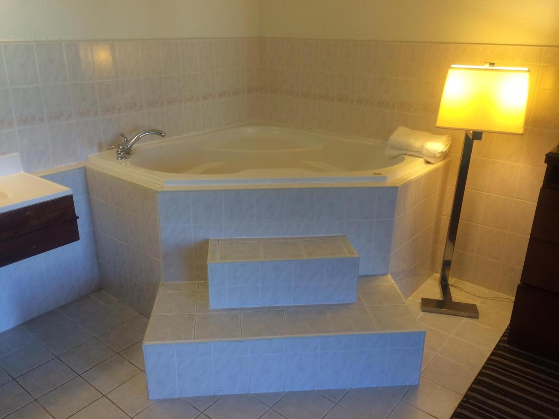 Travel Inn and Suites photo 13