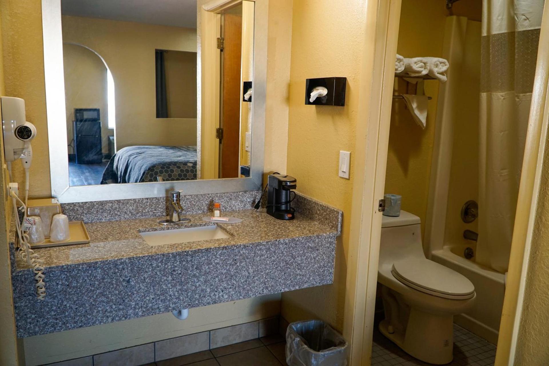 Southern Inn and Suites photo 21