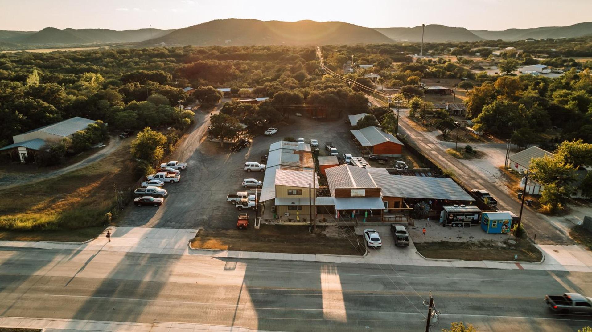 The Historic Leakey Inn photo 1