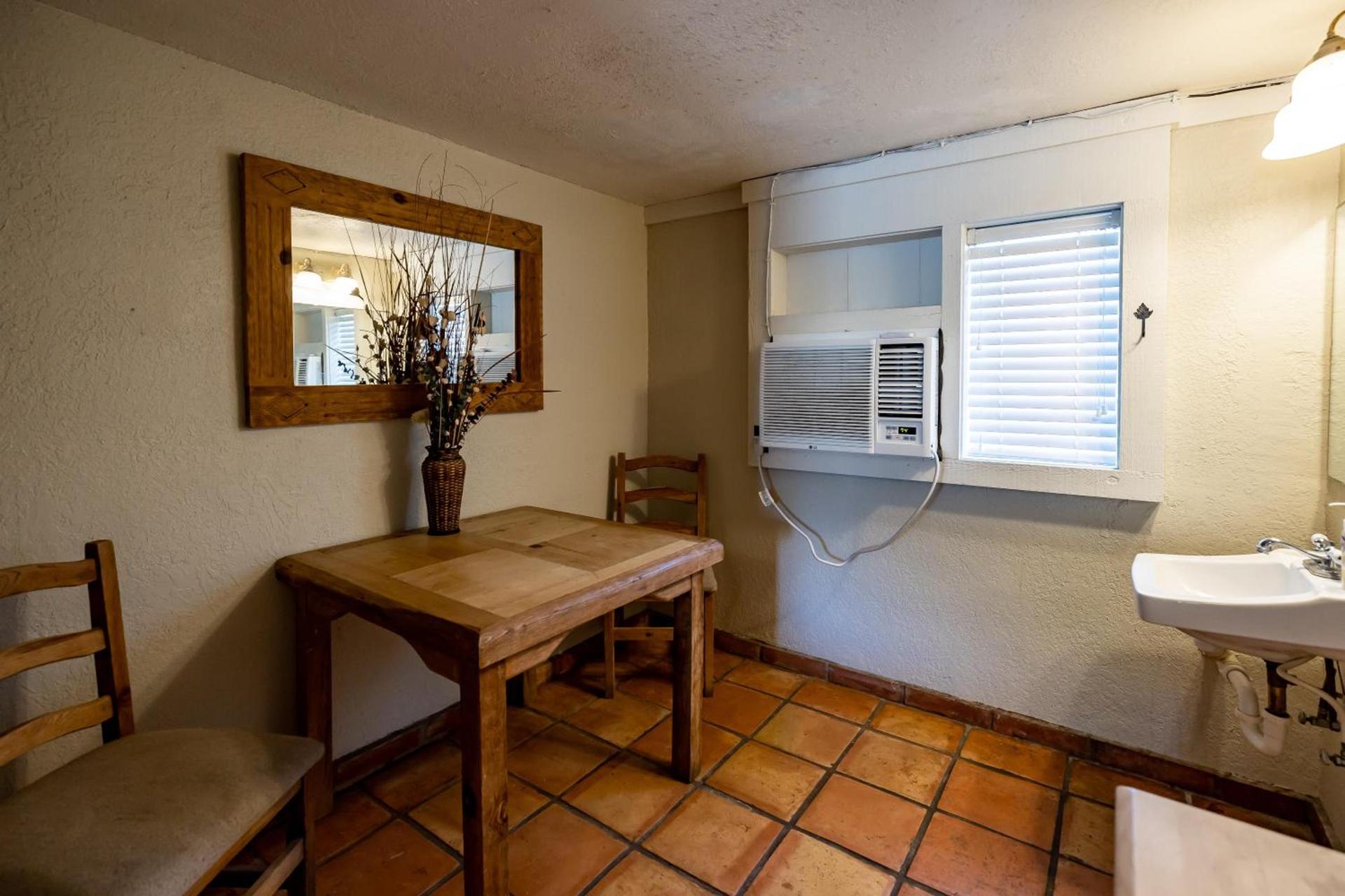 The Historic Leakey Inn photo 23
