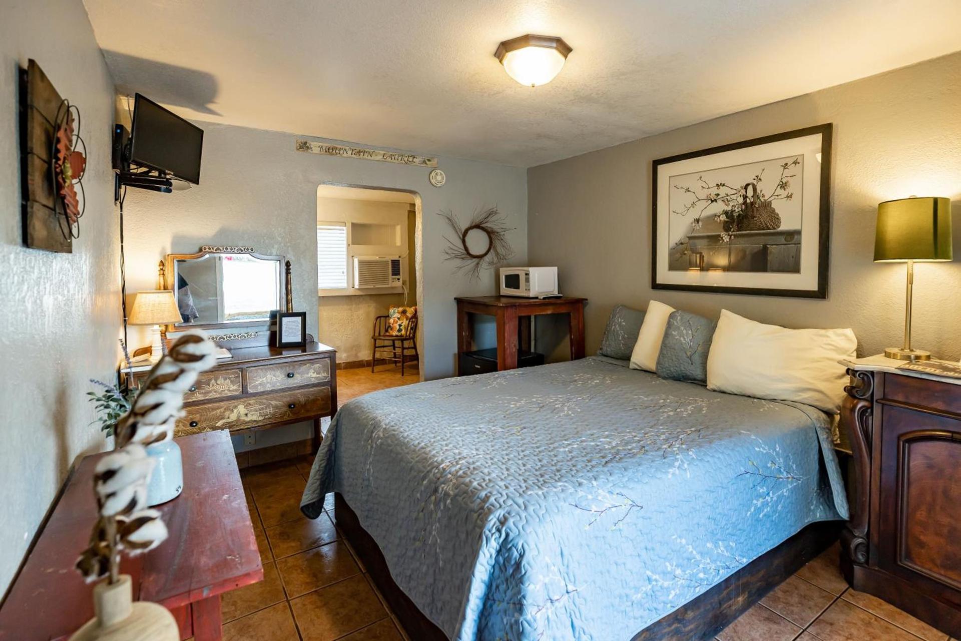 The Historic Leakey Inn photo 25