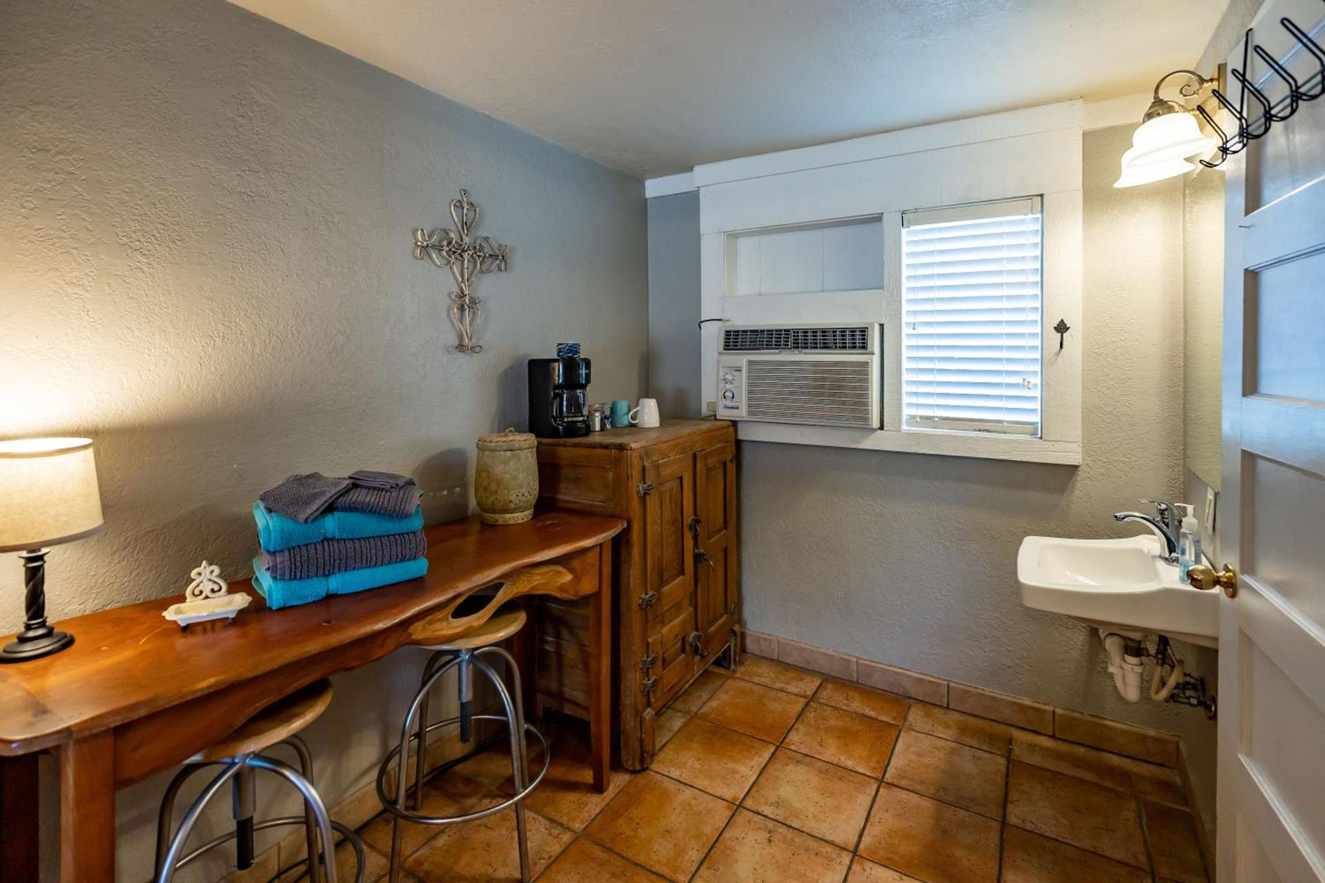 The Historic Leakey Inn photo 30
