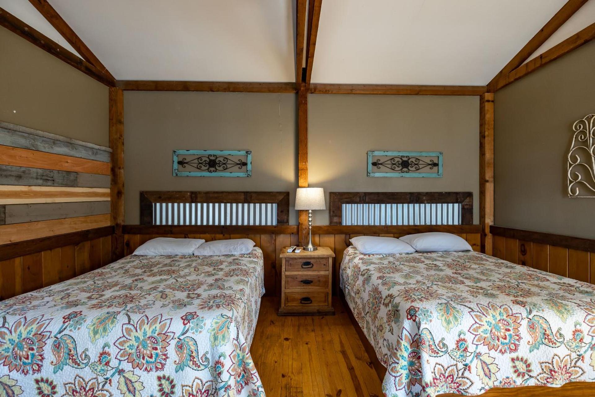The Historic Leakey Inn photo 32