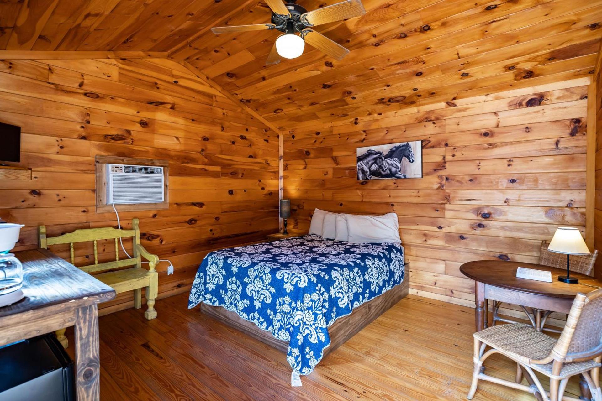 The Historic Leakey Inn photo 37