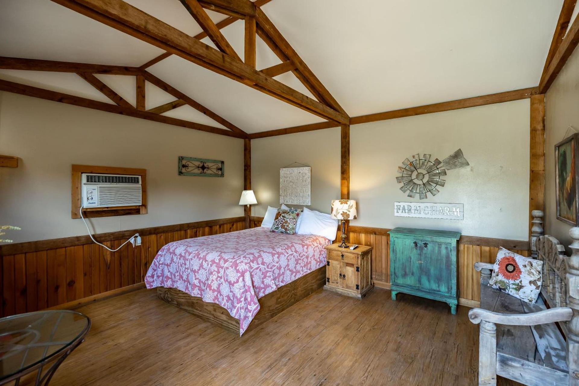 The Historic Leakey Inn photo 39