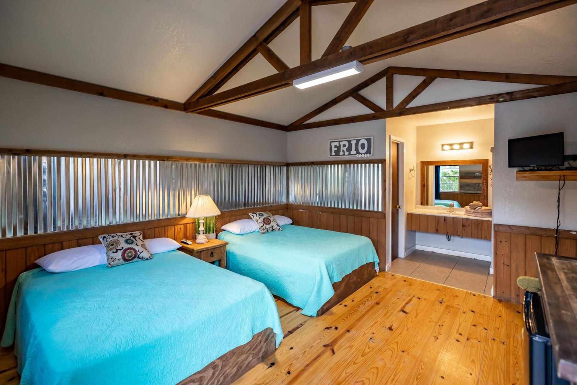 The Historic Leakey Inn photo 42